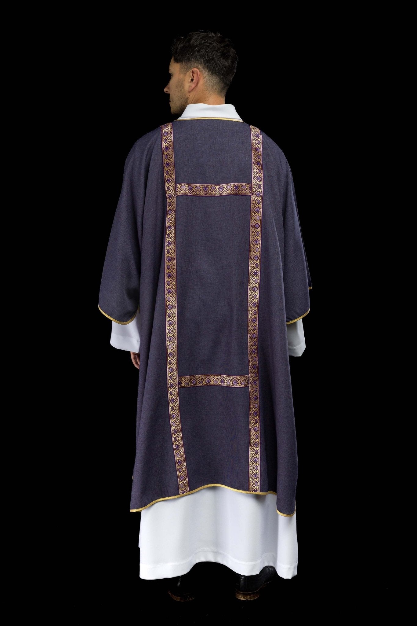 Dalmática morada decorada con cintas de jacquard doradas KDL/395/03/70/B - CASULLAS.ES