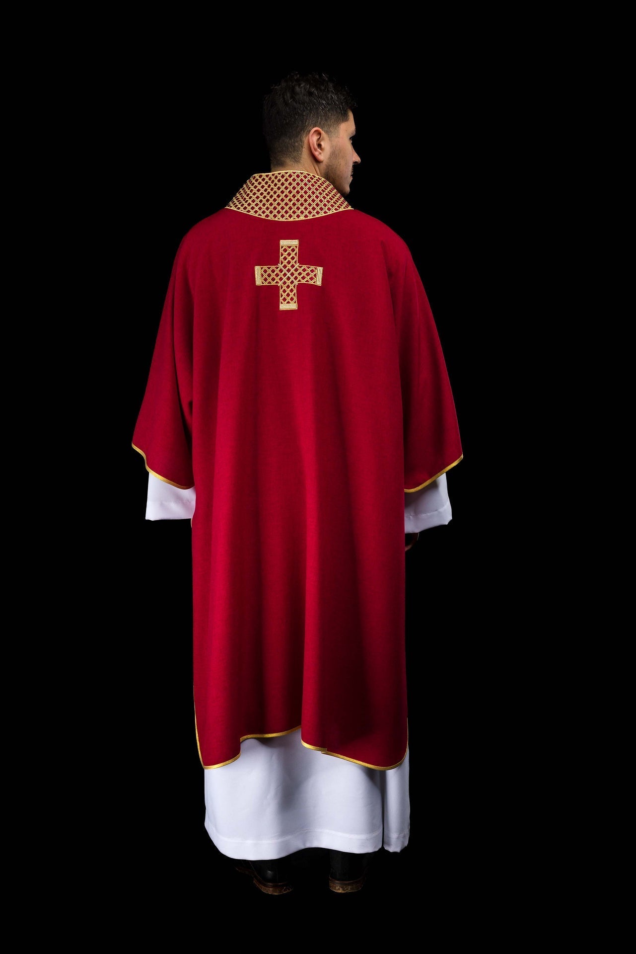 Dalmática roja con cruces bordadas y cuello S-1070-02-70-D DALMATYK - CASULLAS.ES