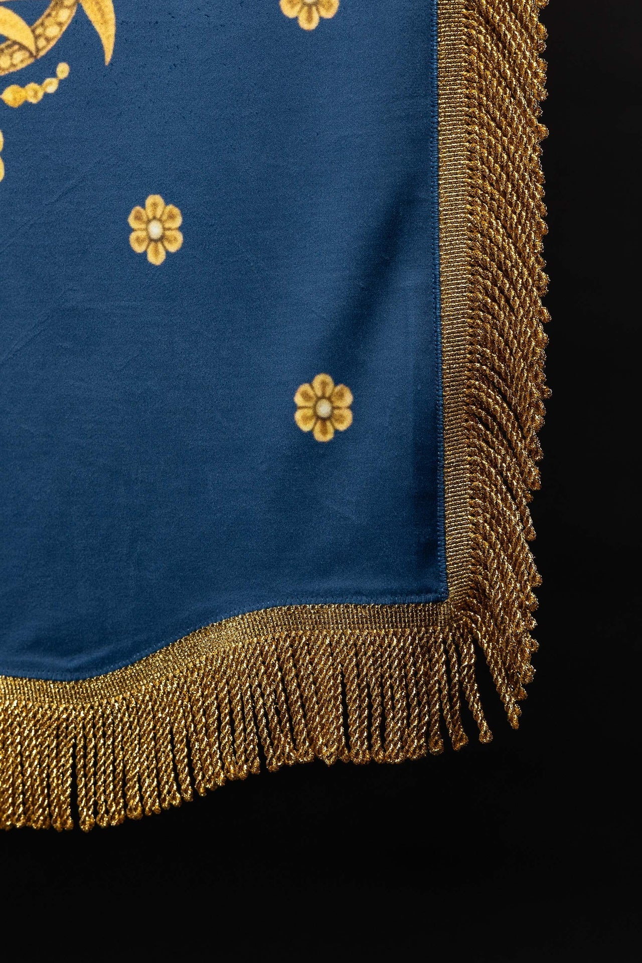 Estandarte litúrgico impreso por ambas caras con Nuestra Señora de la Asunción y monograma mariano CHD/005/06-05/109 80*130 - CASULLAS.ES