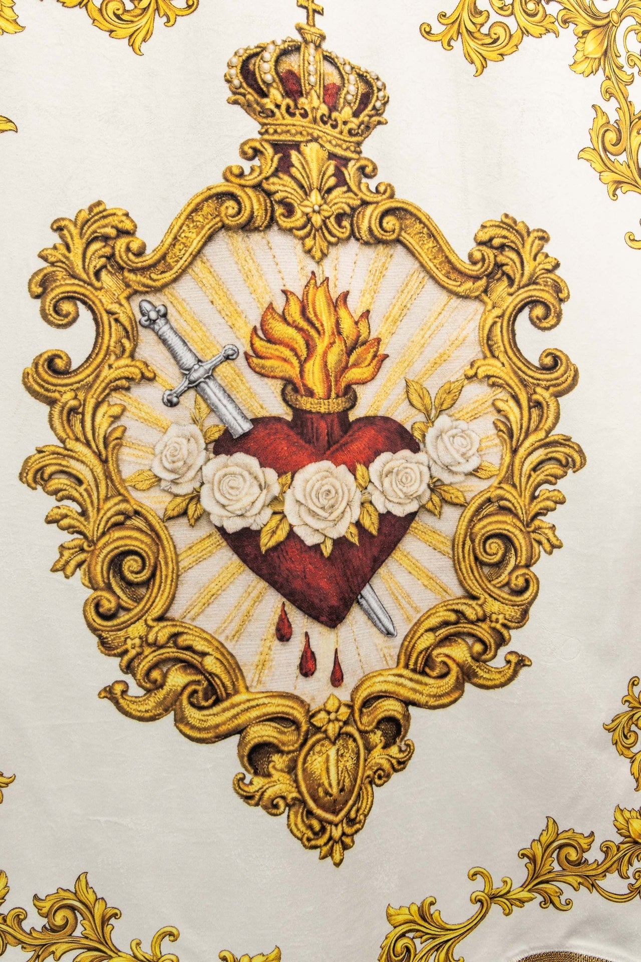Estandarte litúrgico mariano impreso por ambas caras con el símbolo del Corazón y monograma mariano CHD/003/05/109 80*130 - CASULLAS.ES