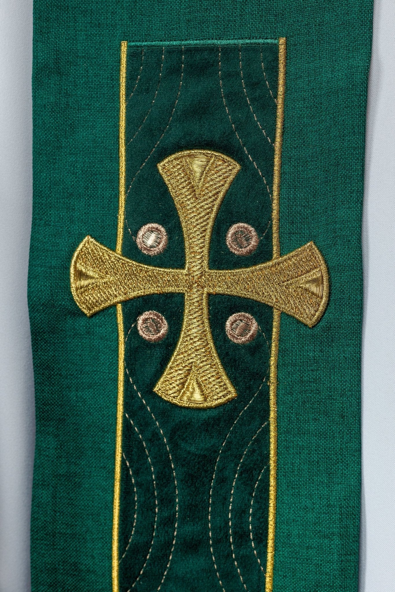 Estola bordada con cruces verdes S - 2068 - 01 - 70 - CASULLAS.ES