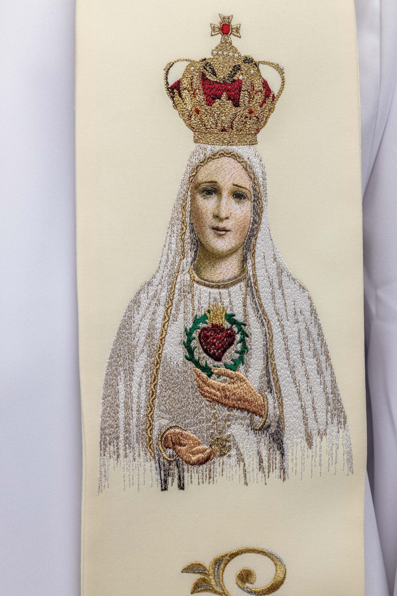 Estola bordada con la imagen de Nuestra Señora de Fátima KSW2/013/05/01 - CASULLAS.ES