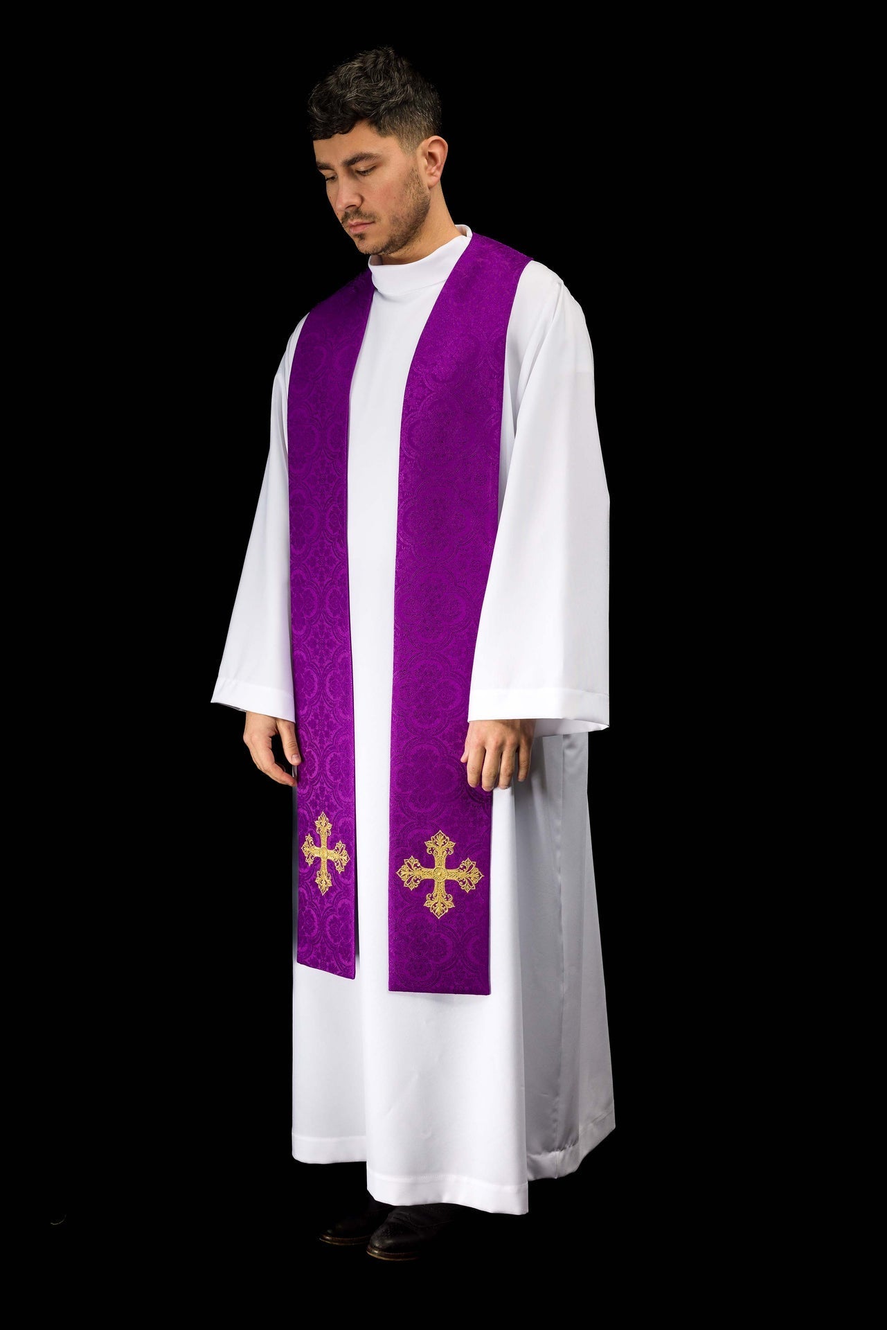 Estola bordada con motivo de cruz tejido jacquard violeta KST/967/03/11 - CASULLAS.ES