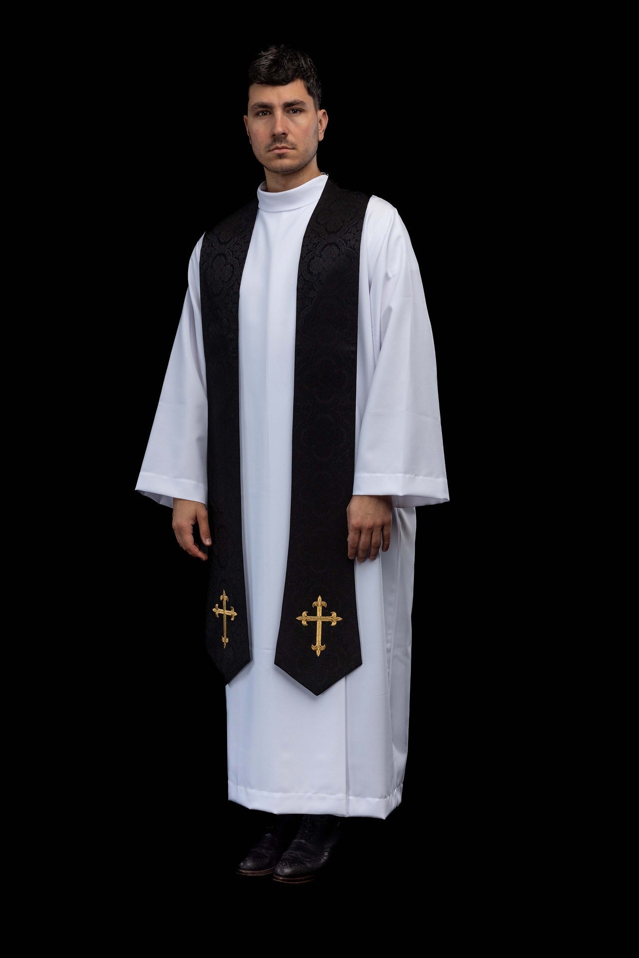 Estola bordada con motivo de la Cruz tejido jacquard negro KST/638/07/11 - CASULLAS.ES
