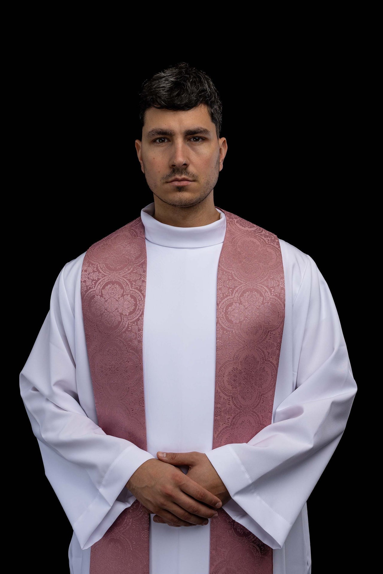 Estola bordada con motivo de la Cruz tejido jacquard rosa KST/638/08/11 - CASULLAS.ES