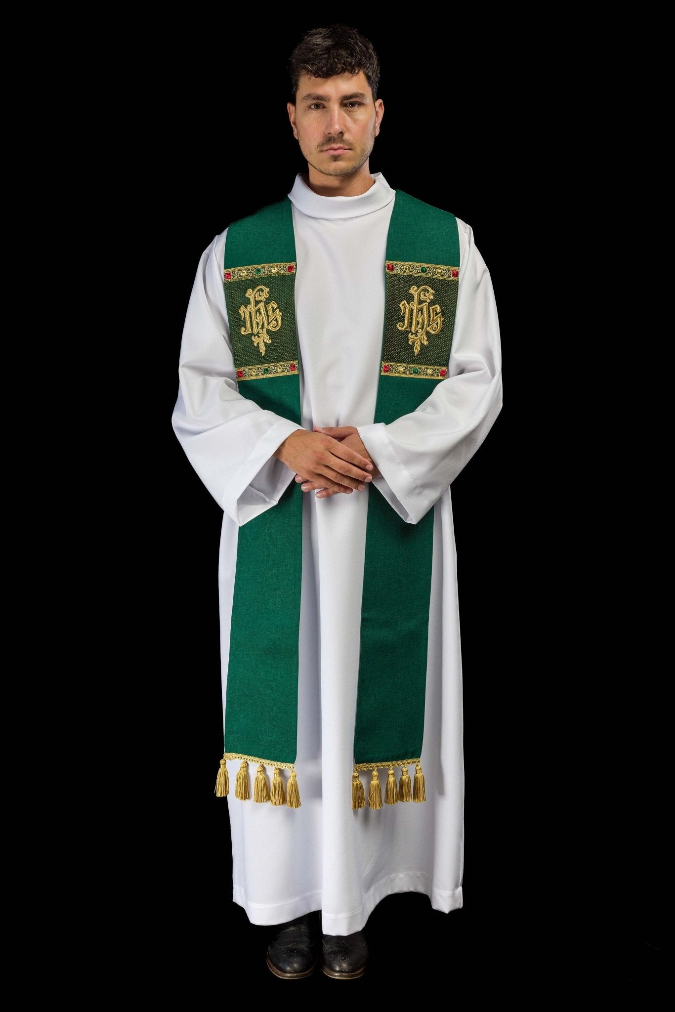 Estola bordada con motivo IHS en color verde S-2067-01-70 - CASULLAS.ES
