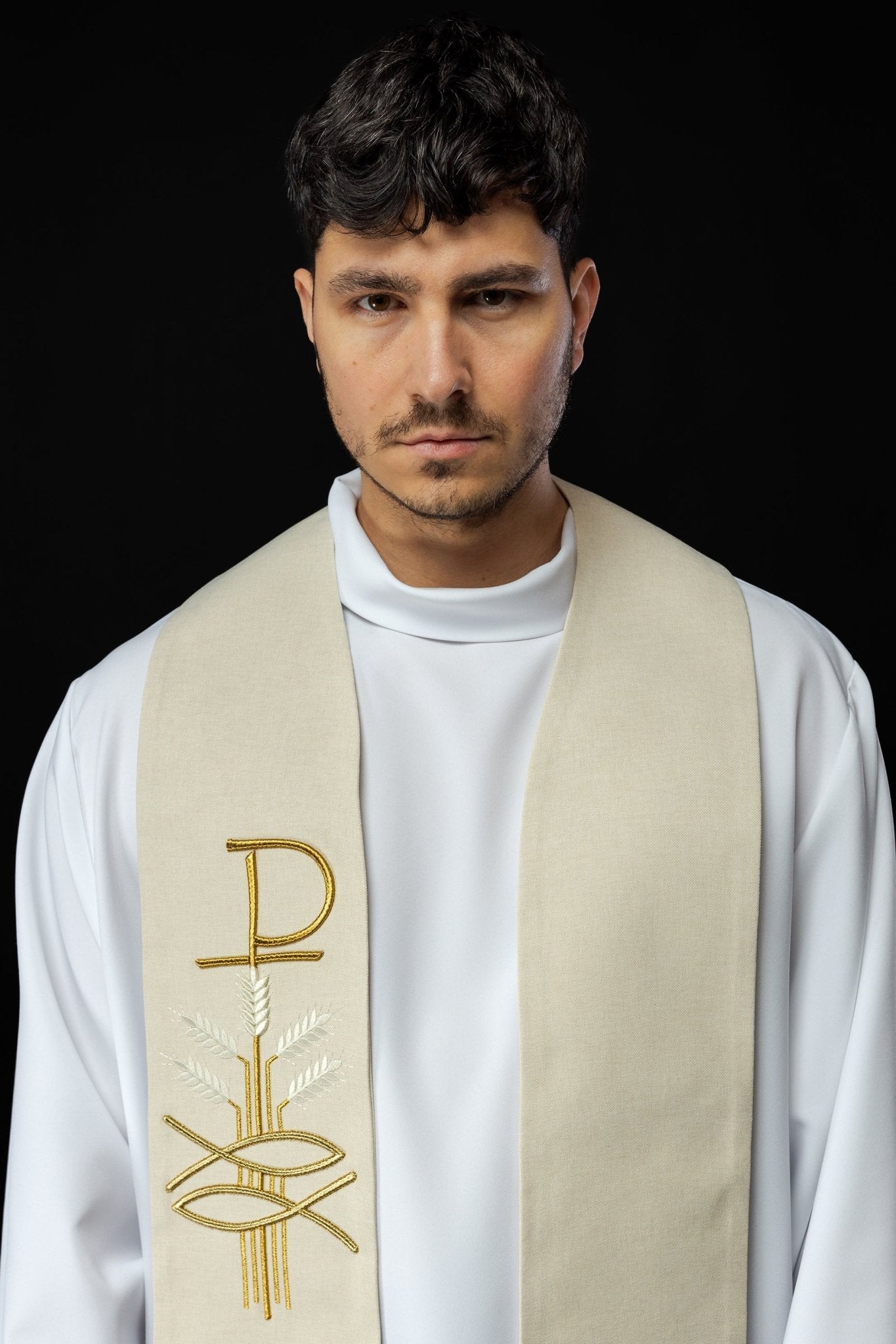 Estola bordada con motivo Pax, pez y oreja color crudo S - 2058 - 05 - 70 - CASULLAS.ES