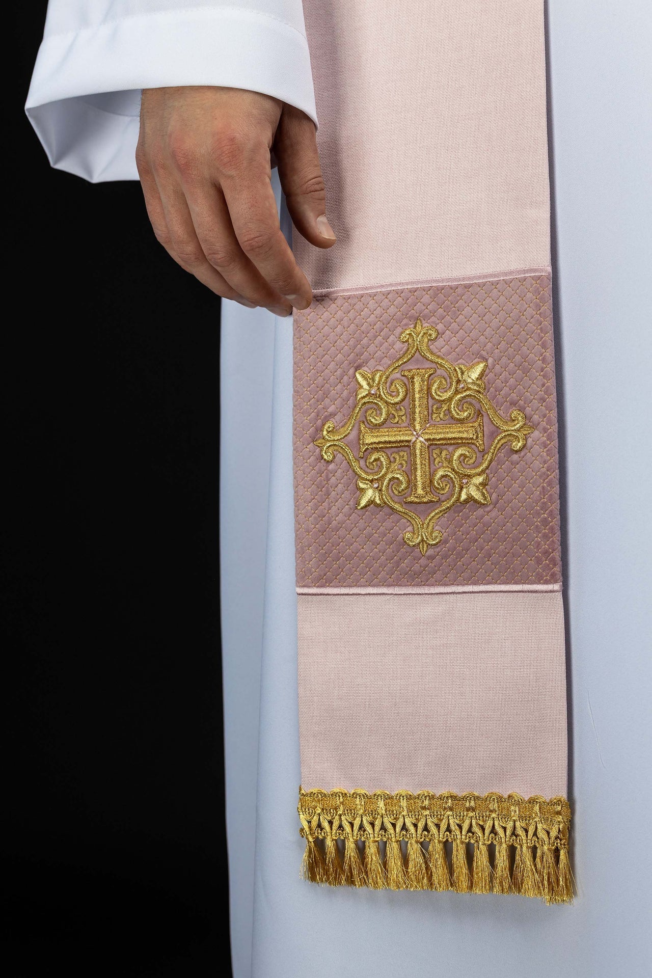 Estola bordada con símbolo de cruz de terciopelo rosa LE/2029/08 - CASULLAS.ES