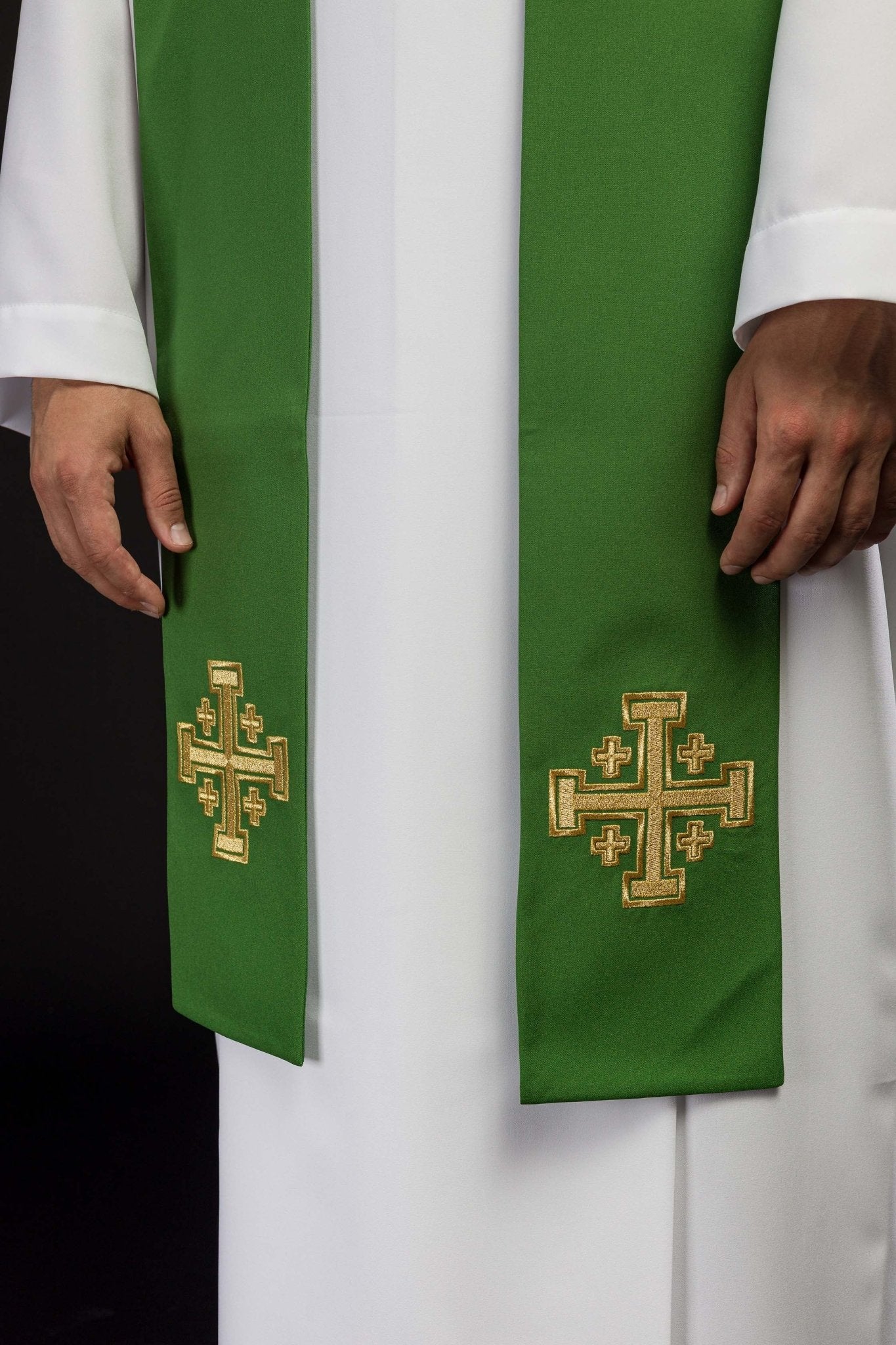 Estola verde con bordado Cruz de Jerusalén KST/046/01/01 ZIELONY - CASULLAS.ES