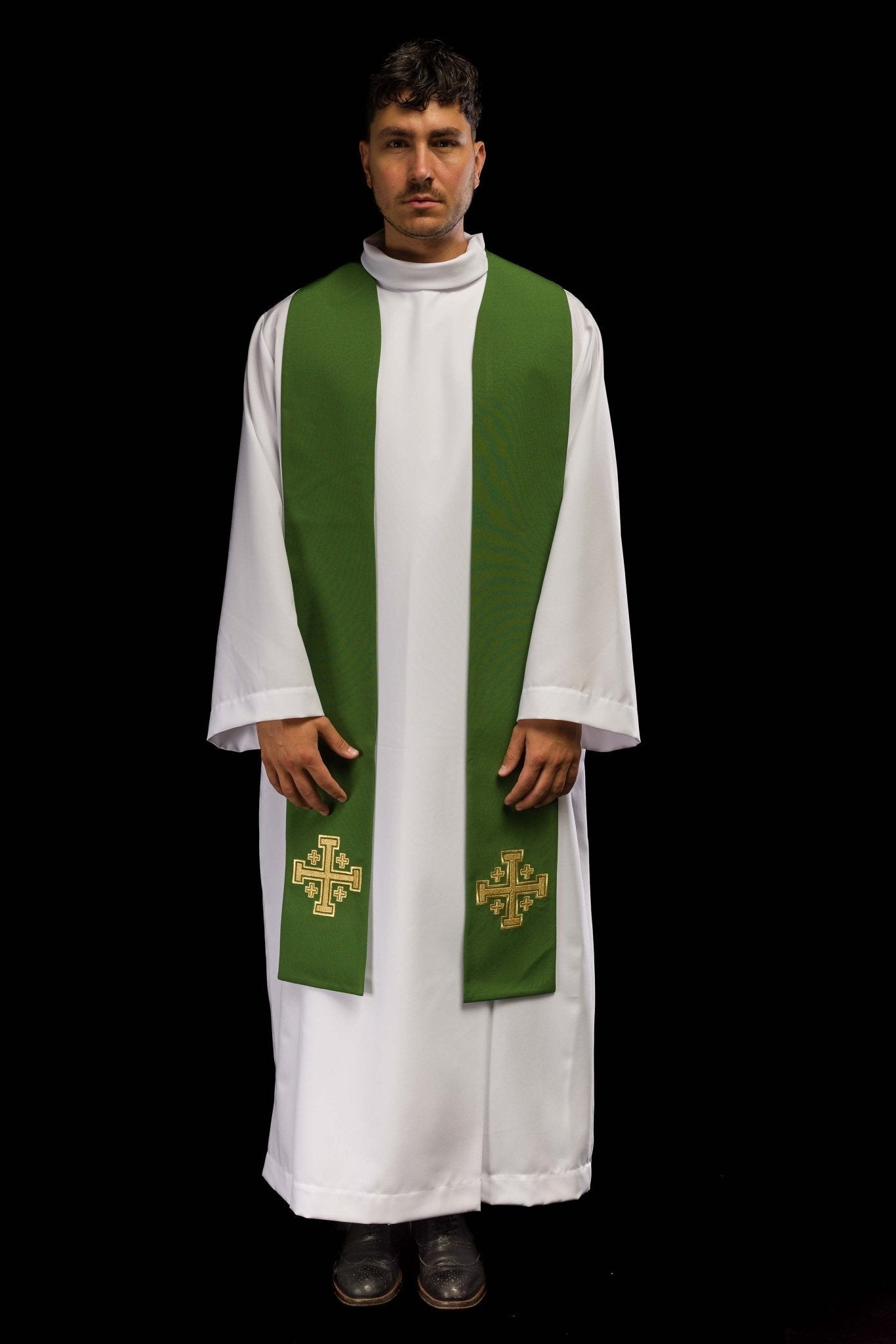 Estola verde con bordado Cruz de Jerusalén KST/046/01/01 ZIELONY - CASULLAS.ES