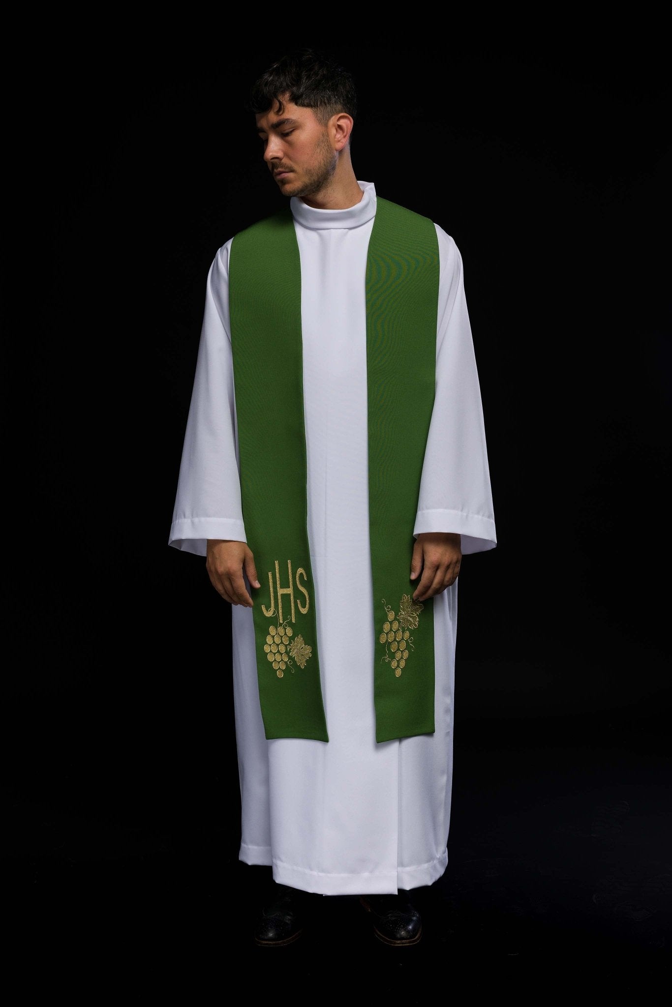 Estola verde con bordado IHS y Uvas KST/068/01/01 ZIELONY - CASULLAS.ES