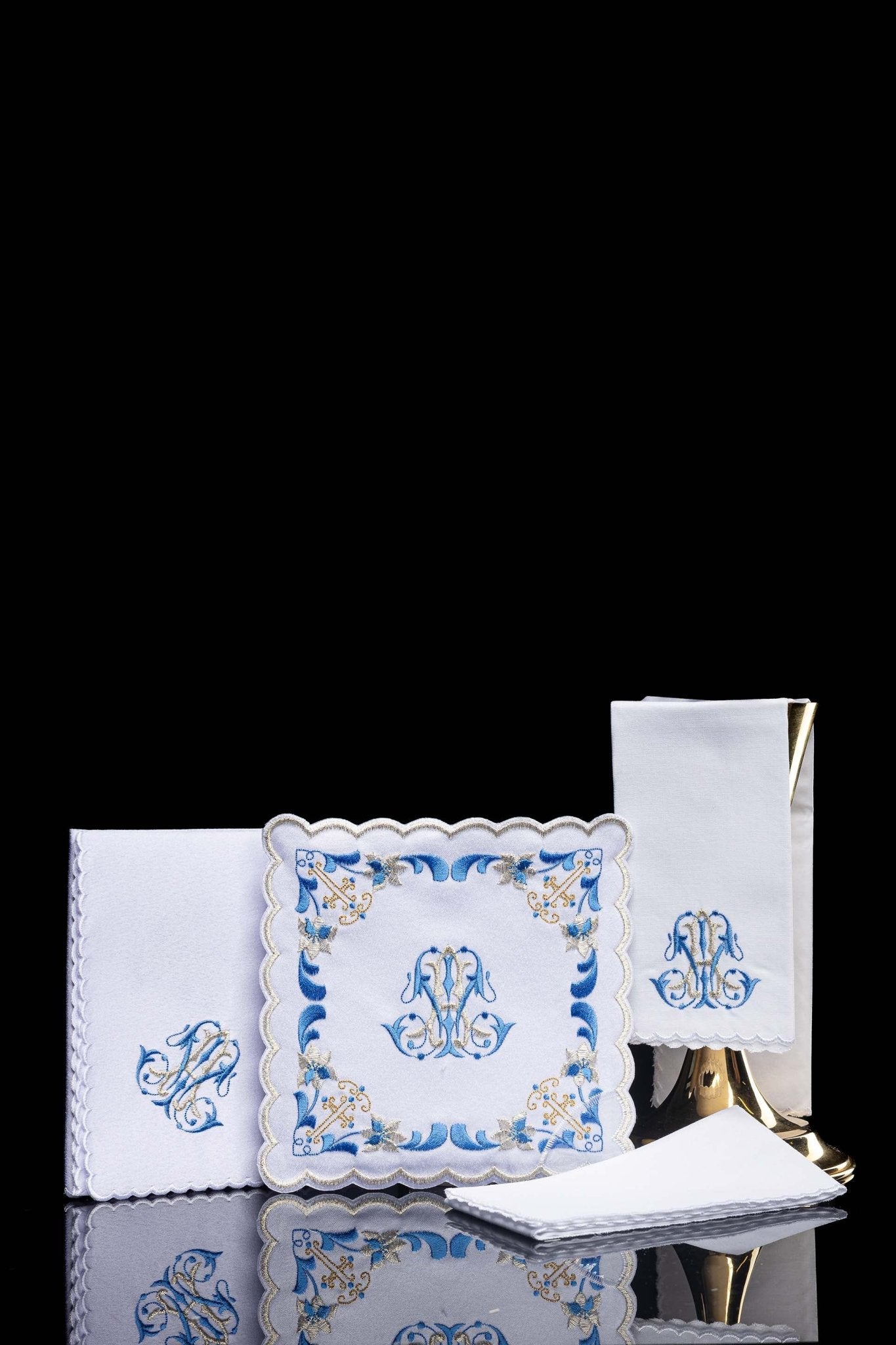 Juego de altar con bordado Mariano y ribete azul KK/092 - CASULLAS.ES