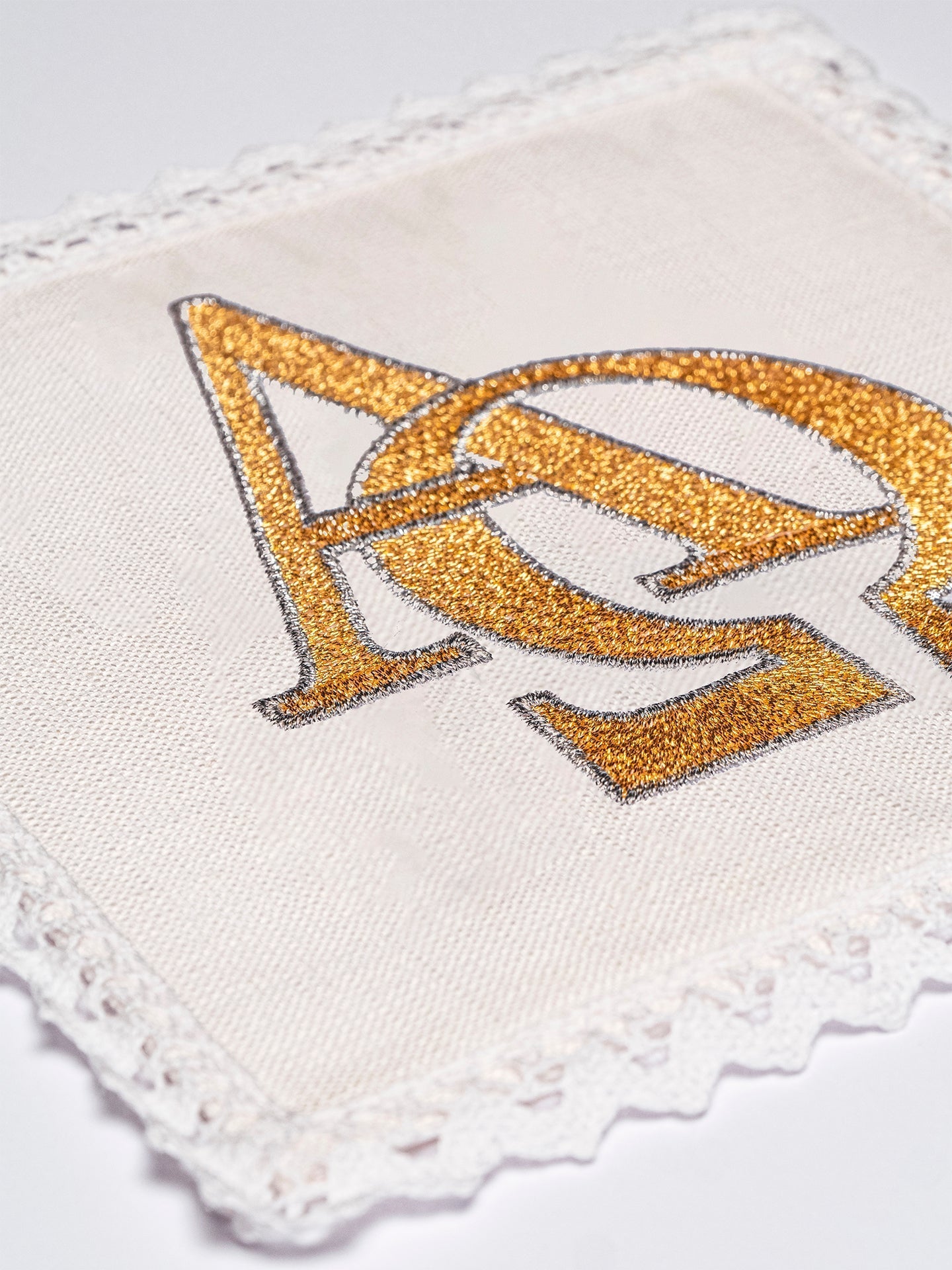 Juego de altar lino bordado Alfa y Omega KKL/177 - CASULLAS.ES