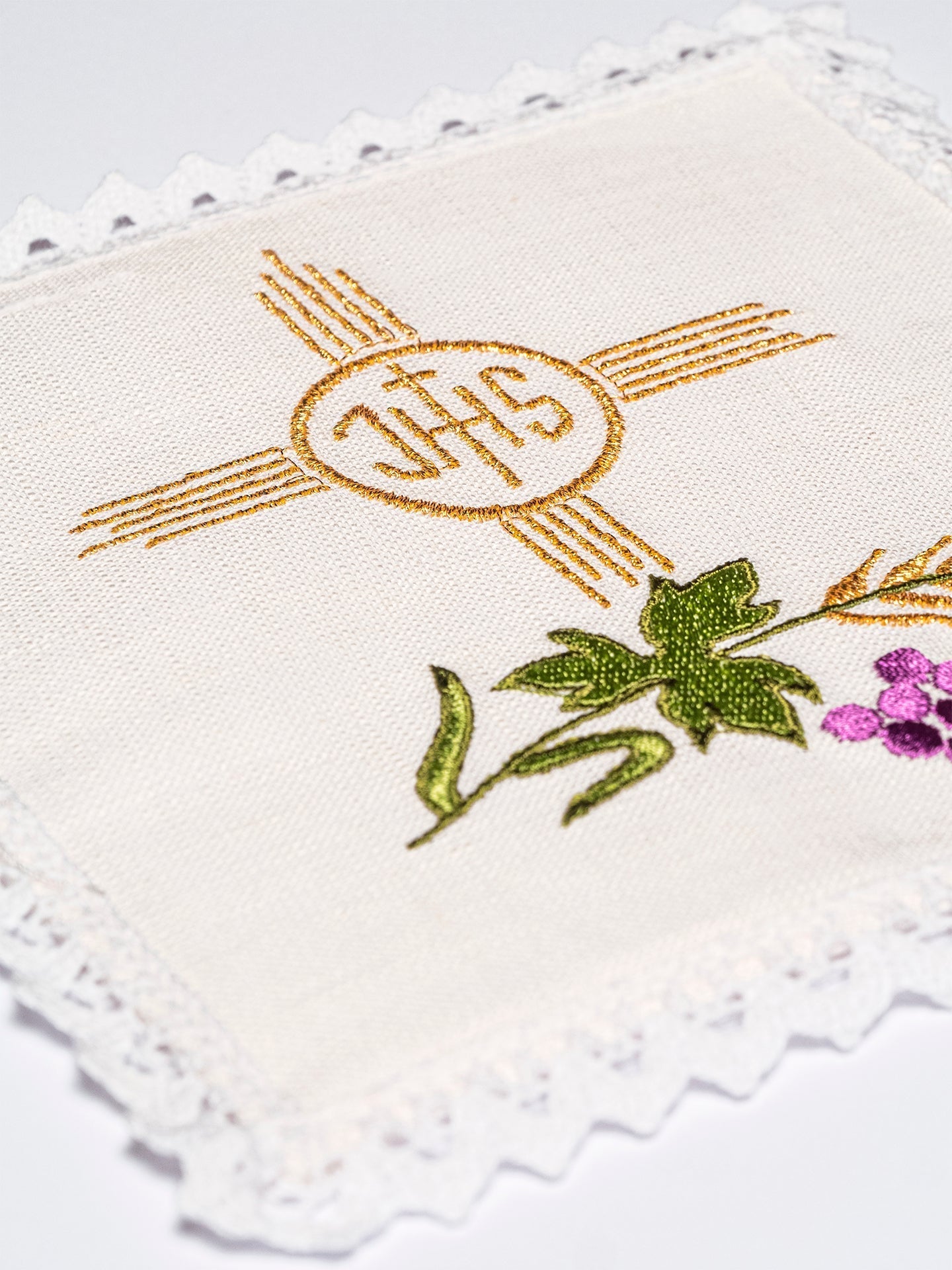 Juego de altar lino con bordado Cruz e IHS KKL/012 - CASULLAS.ES