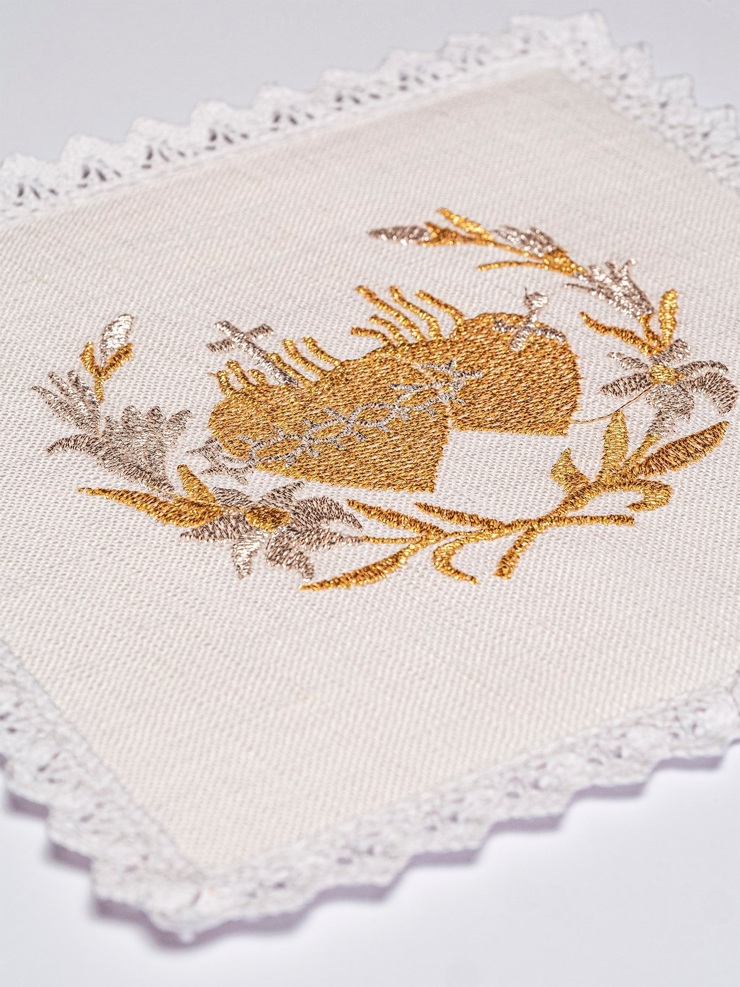 Juego de altar lino con bordado dorado KKL/016 - CASULLAS.ES