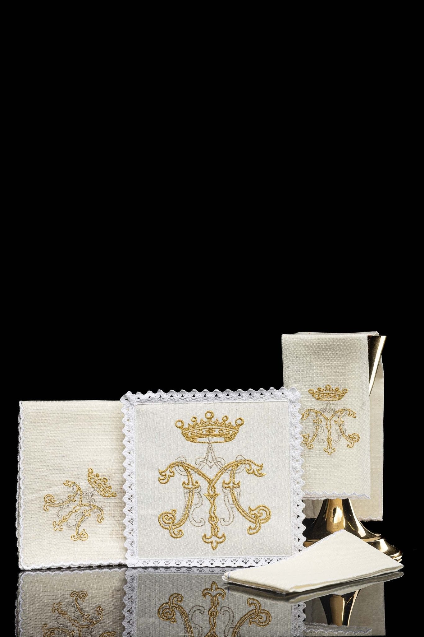 Juego de altar lino con bordado dorado Mariano KKL/020 - CASULLAS.ES