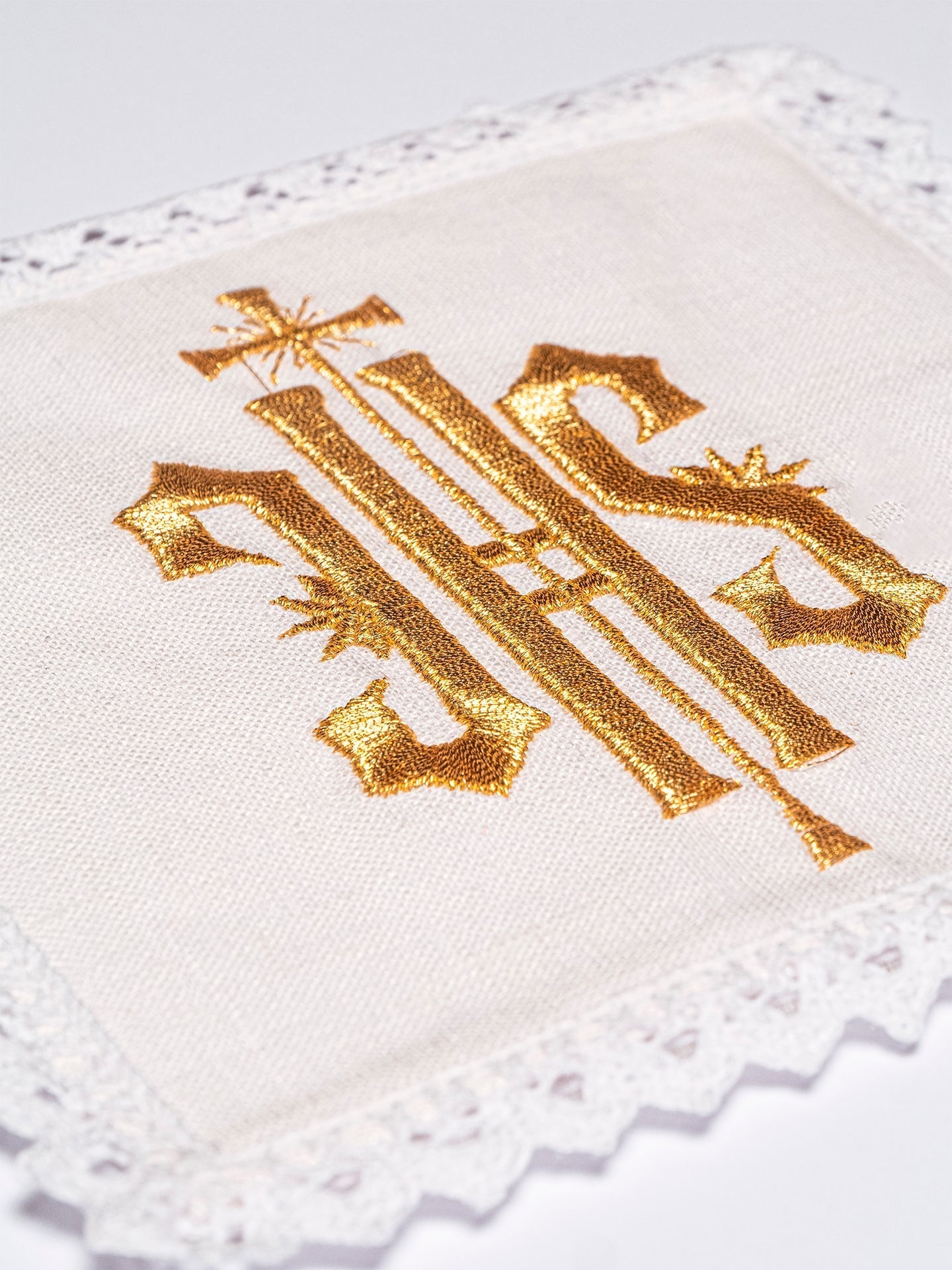 Juego de altar lino con bordado IHS KKL/029/C1 - CASULLAS.ES