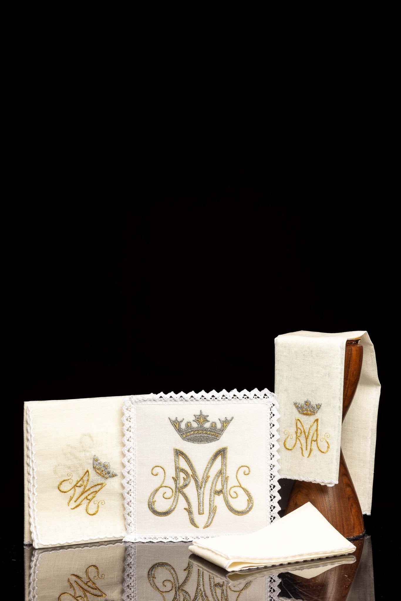 Juego de altar lino con bordado Mariano KKL/003/C2 - CASULLAS.ES