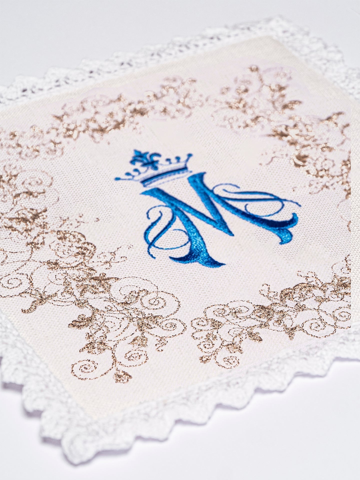 Juego de altar lino con bordado Mariano KKL/161 - CASULLAS.ES