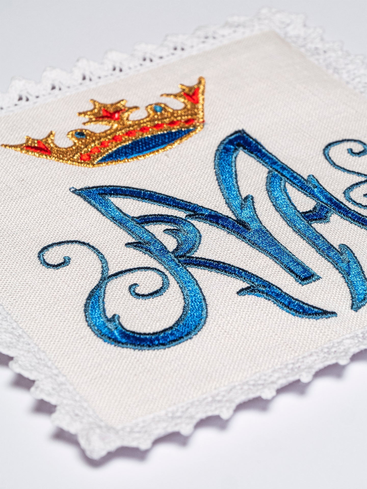 Juego de altar lino con bordado Mariano KKL/003/C1 - CASULLAS.ES