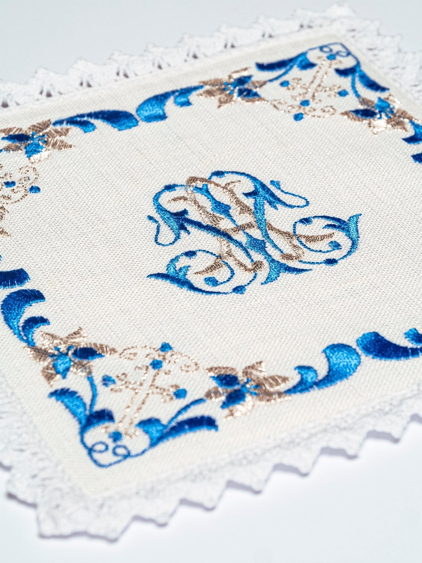 Juego de altar lino con bordado Mariano azul KKL/092 - CASULLAS.ES