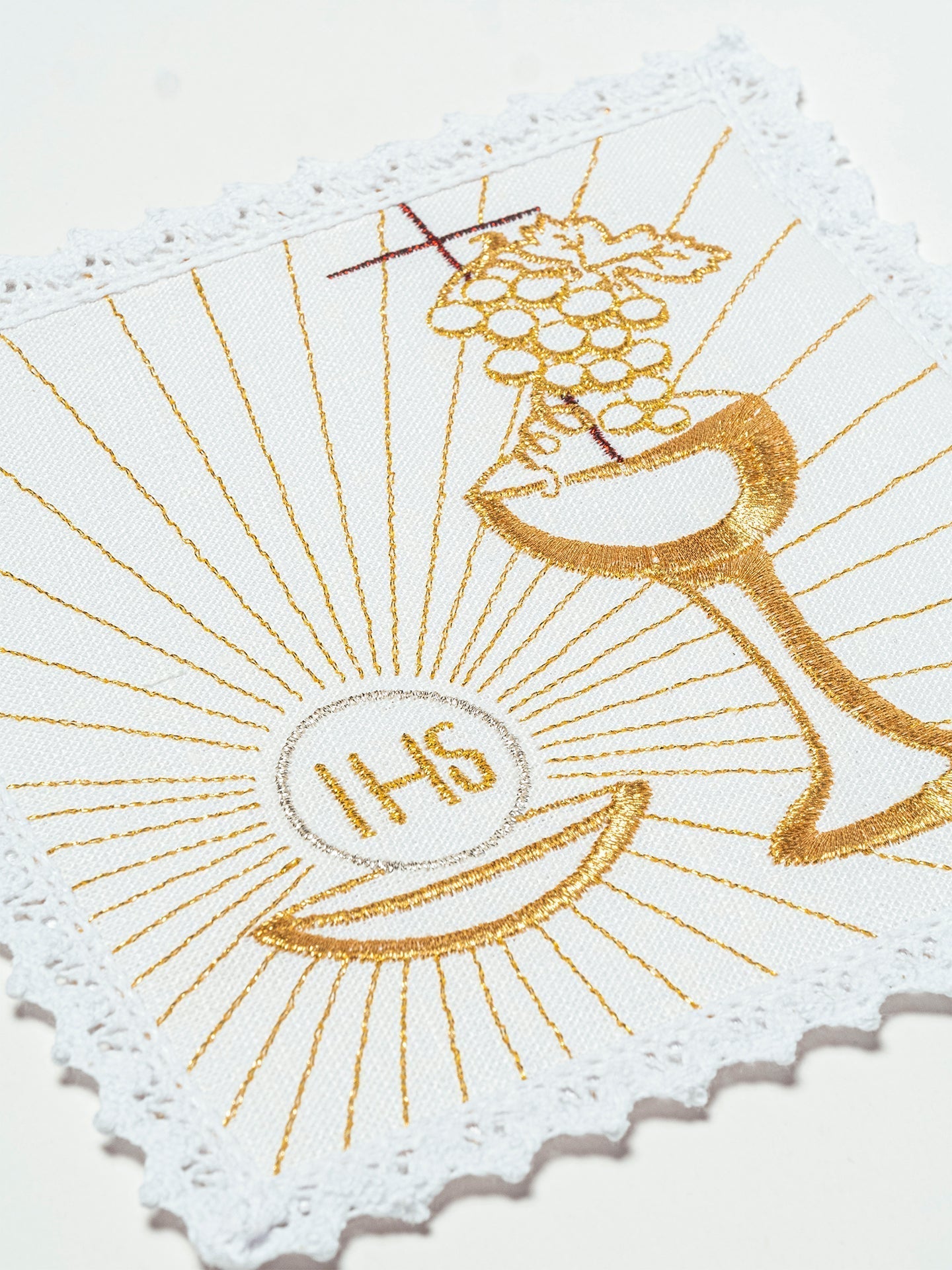 Juego de altar lino con sencillo bordado dorado Cáliz KKL/089 - CASULLAS.ES