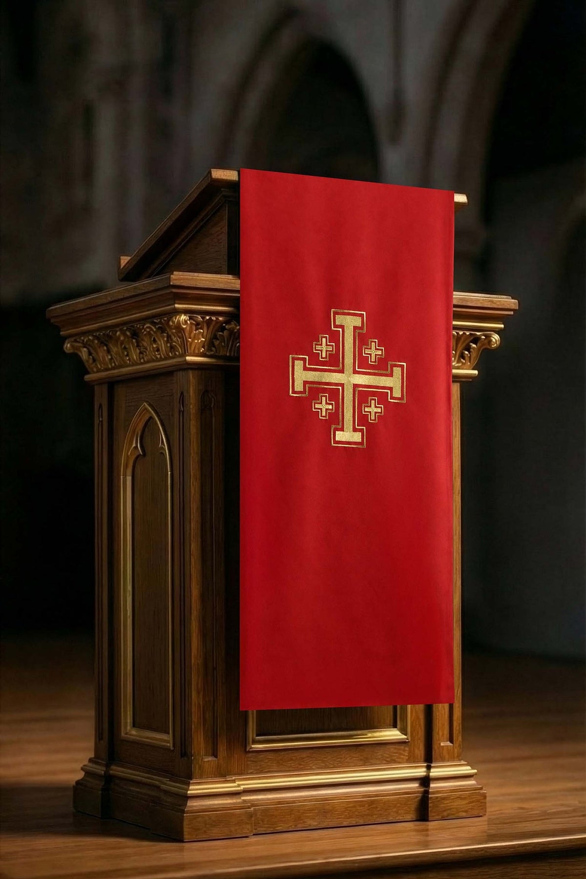 Paño de atril rojo con bordado de la Cruz de Jerusalén, vista frontal completa