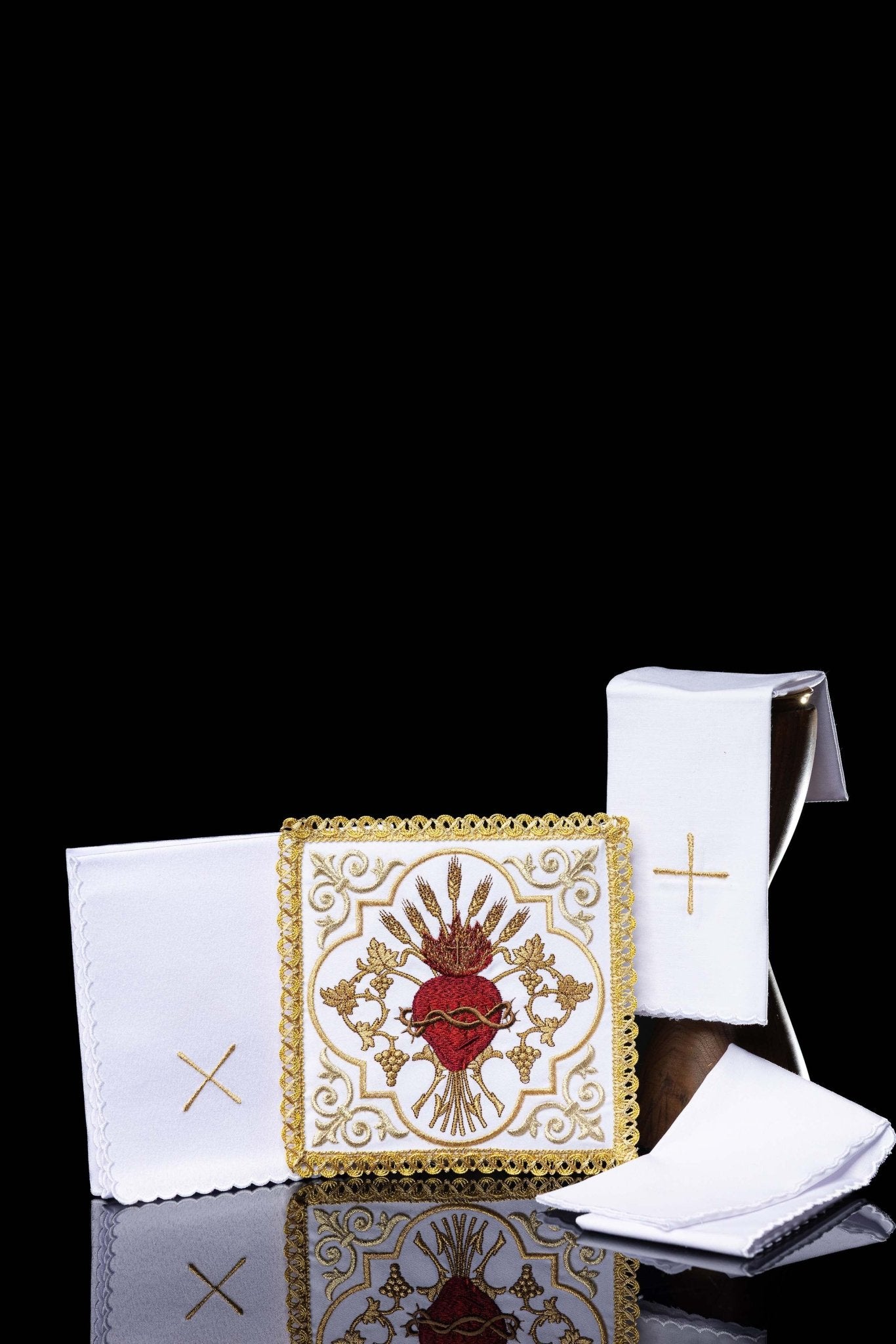 Lencería litúrgica bordada con el Sagrado Corazón de Jesús KK/5012 - CASULLAS.ES