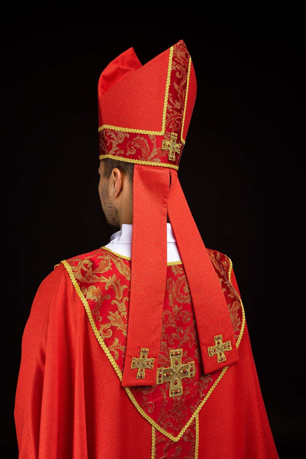 Mitra roja bordada con cruz decorada con tejido jacquard LE/9075/02-1 - CASULLAS.ES