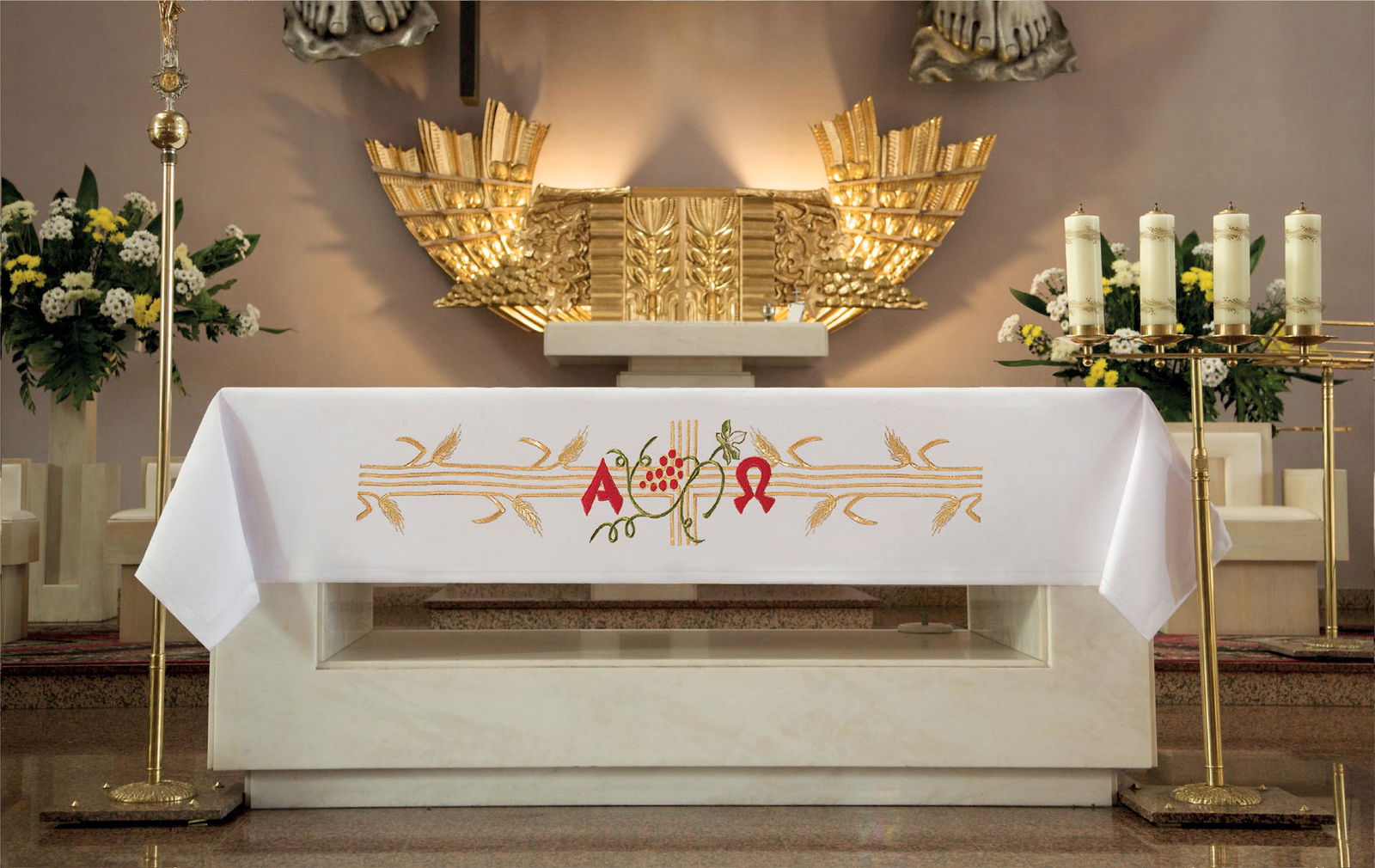 Mantel de altar con bordado frontal rojo y dorado Alfa y Omega