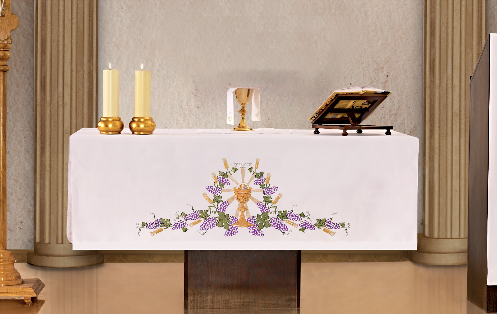 Mantel de altar con bordado frontal en motivo de cáliz