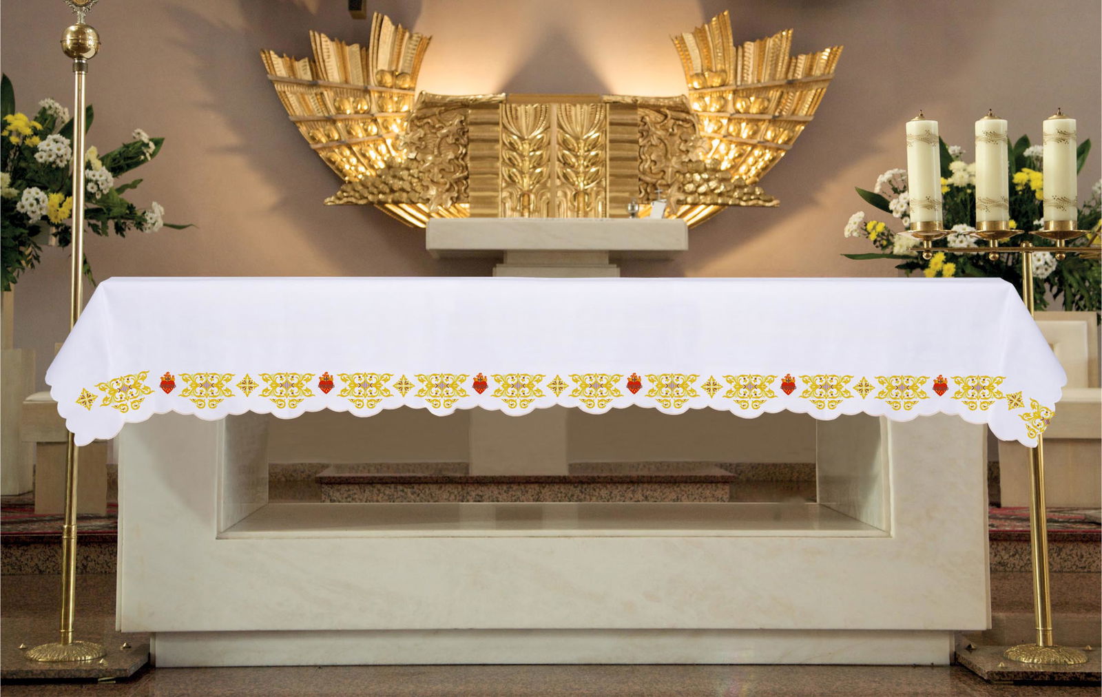 Mantel de altar con cruces doradas y Sagrado Corazón bordado frontal