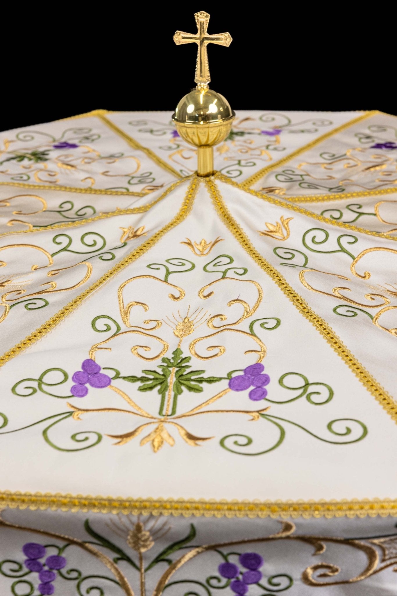 Paraguas procesional marfil para sacerdote bordado dorado