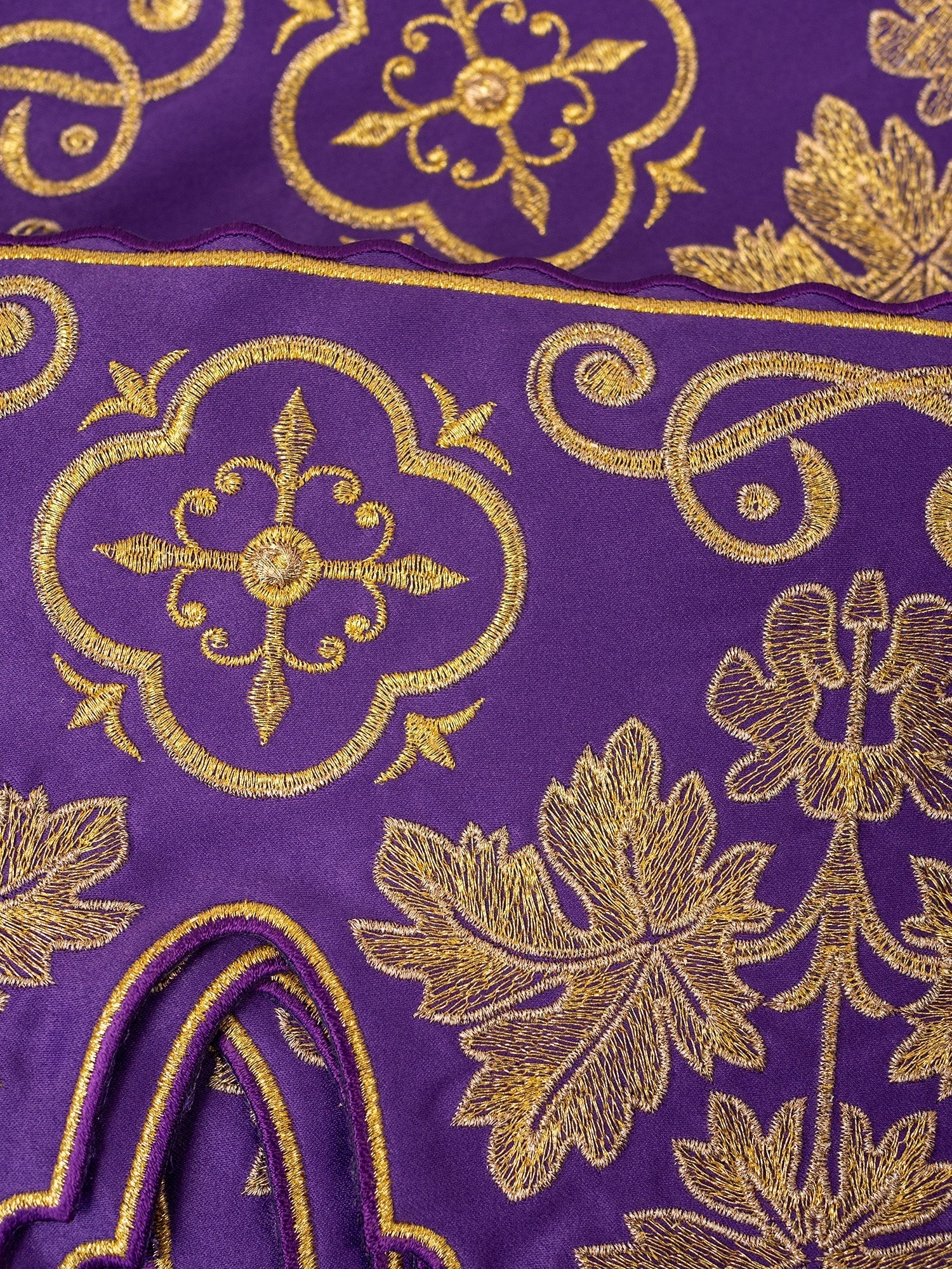 Puntilla de altar con bordado Cruz - morado KOM/039/03 19cm 3,5m - CASULLAS.ES