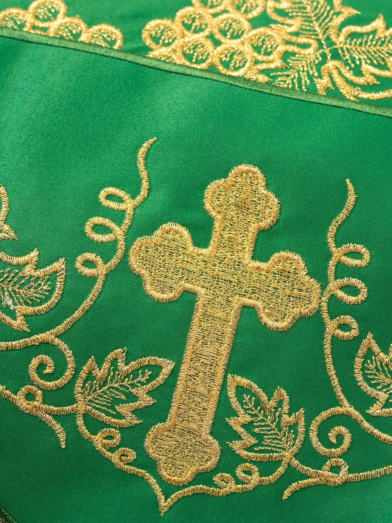 Puntilla de altar con bordado Cruz y Uvas - verde KOM/020/01 15cm 3,5m - CASULLAS.ES