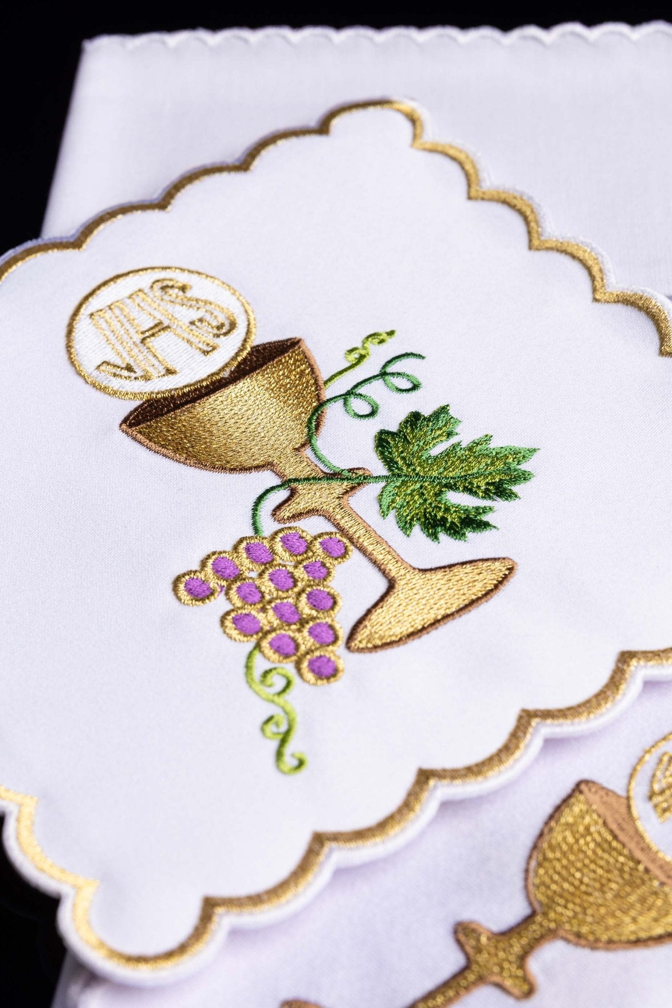 Servicio de altar bordado con motivo de cáliz KK/058 - CASULLAS.ES