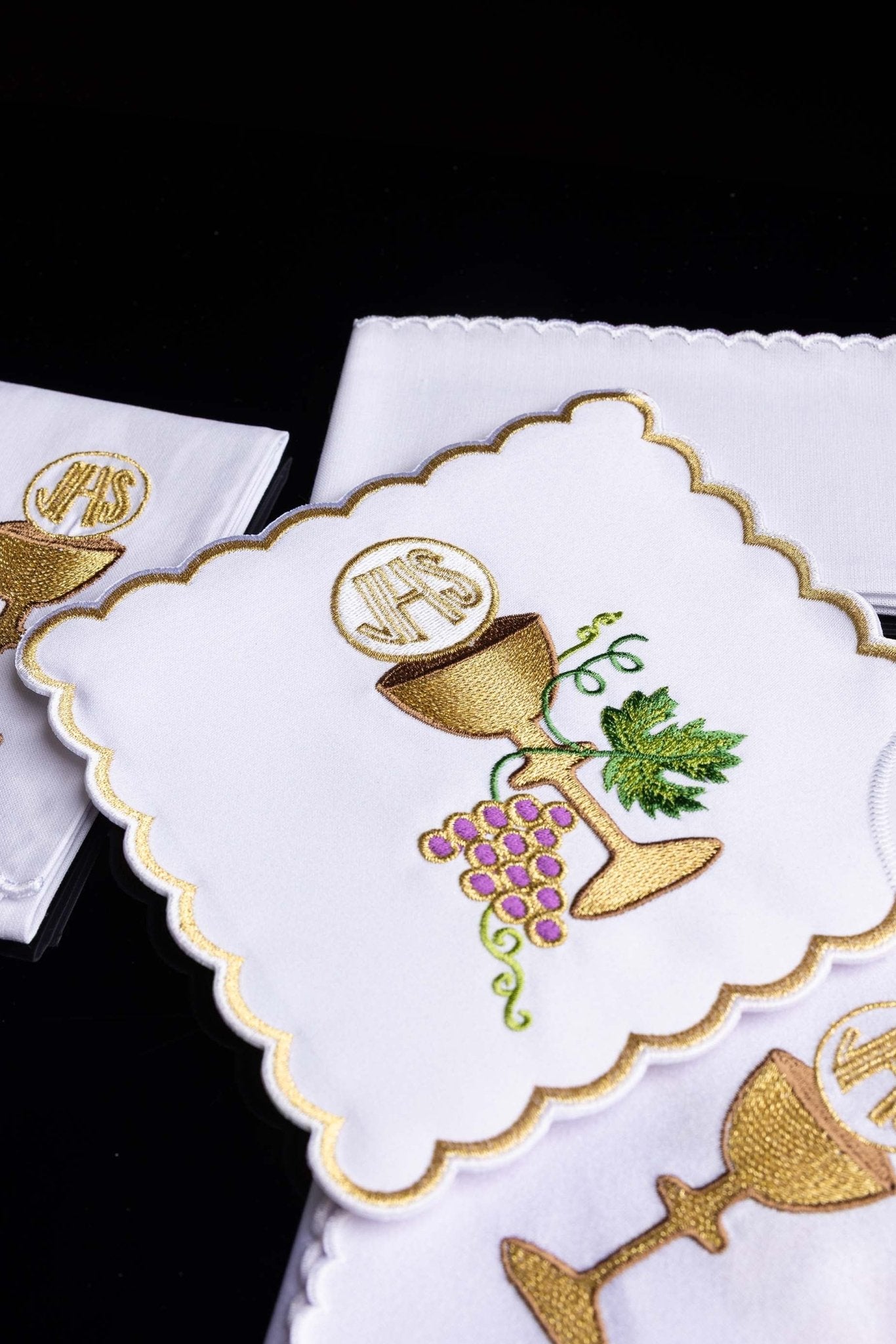 Servicio de altar bordado con motivo de cáliz KK/058 - CASULLAS.ES