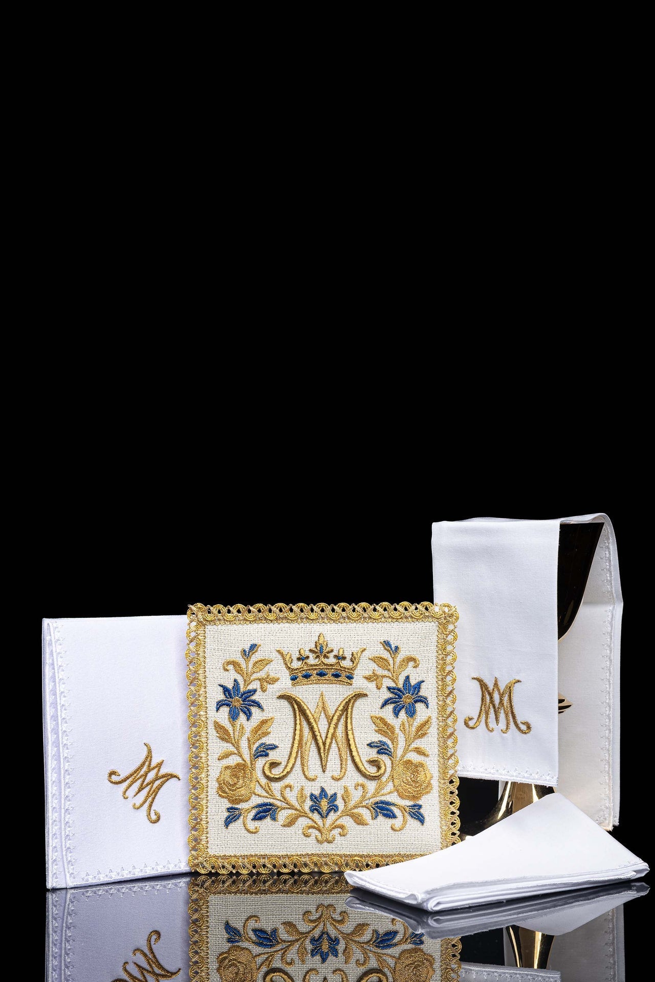 Servicio de altar bordado con símbolo mariano LE/5045 - CASULLAS.ES