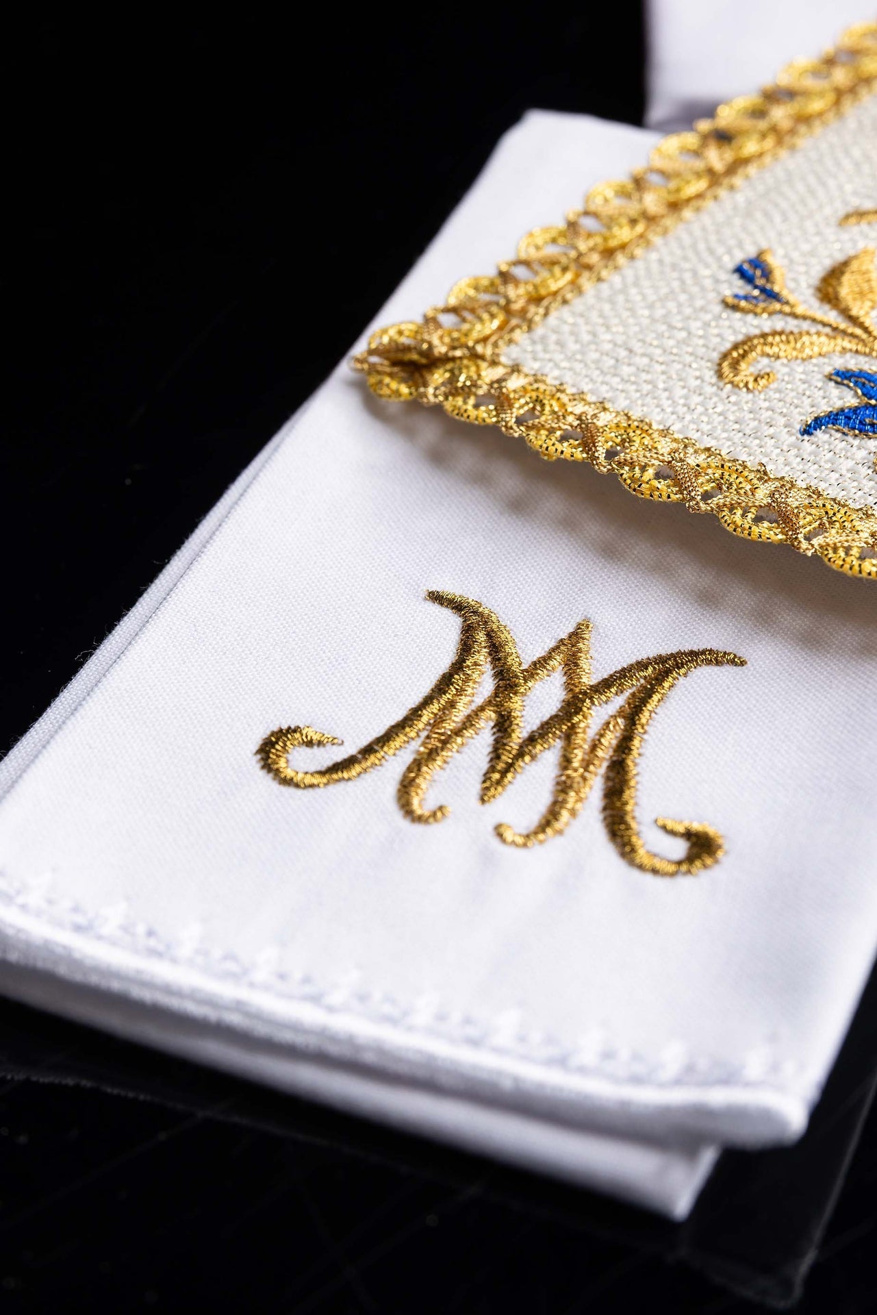 Servicio de altar bordado con símbolo mariano LE/5045 - CASULLAS.ES