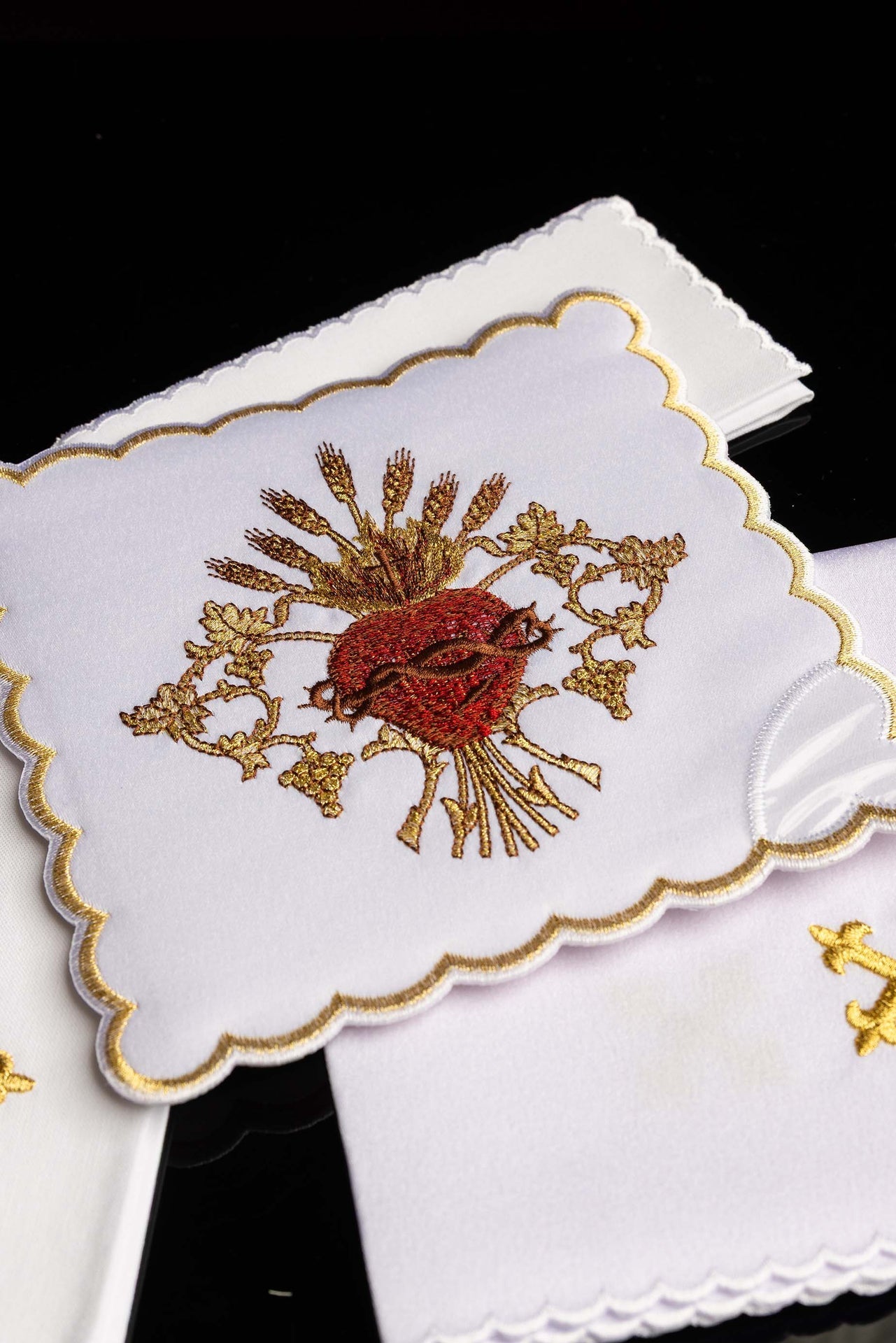 Servicio de altar bordado el corazón de jesús KK/167 - CASULLAS.ES