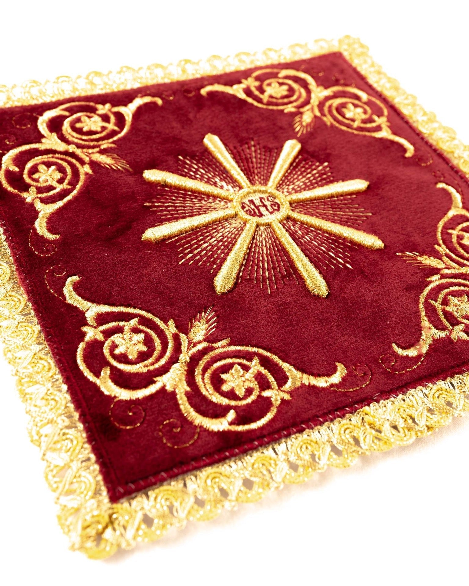 Servicio de altar bordado en terciopelo rojo KDT/5034/02/W - CASULLAS.ES
