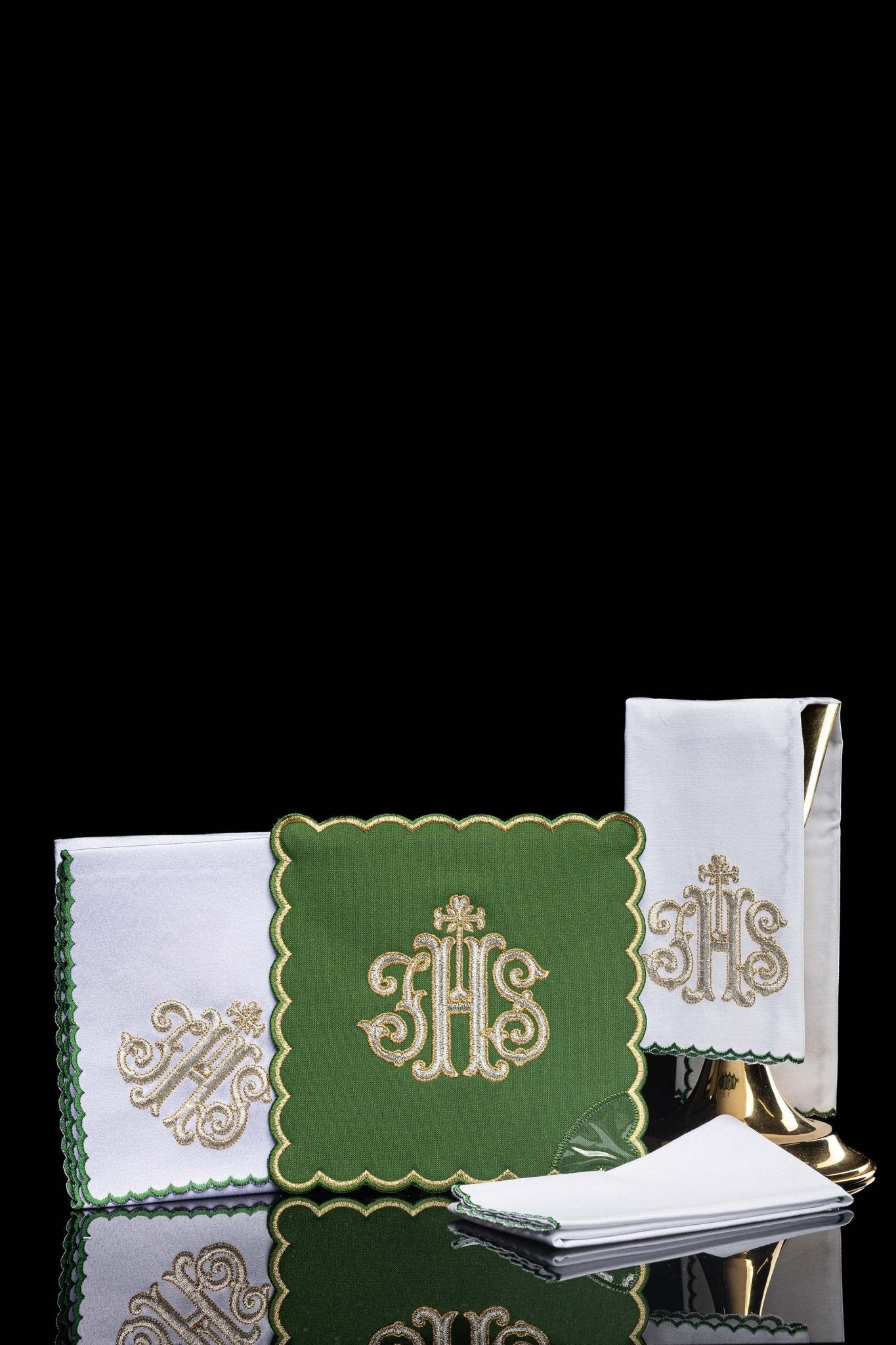 Servicio de altar bordado IHS, palia verde KK/072/01 - CASULLAS.ES