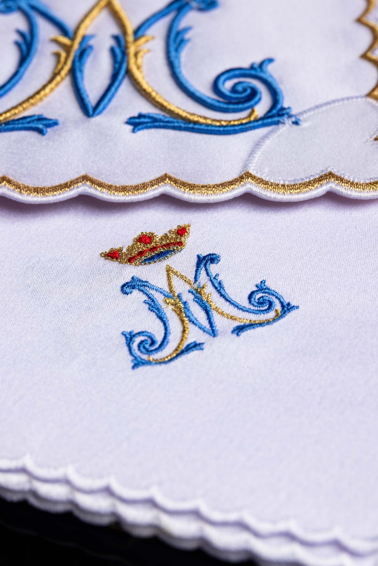 Servicio de altar bordado Mariano azul KK/179 - CASULLAS.ES