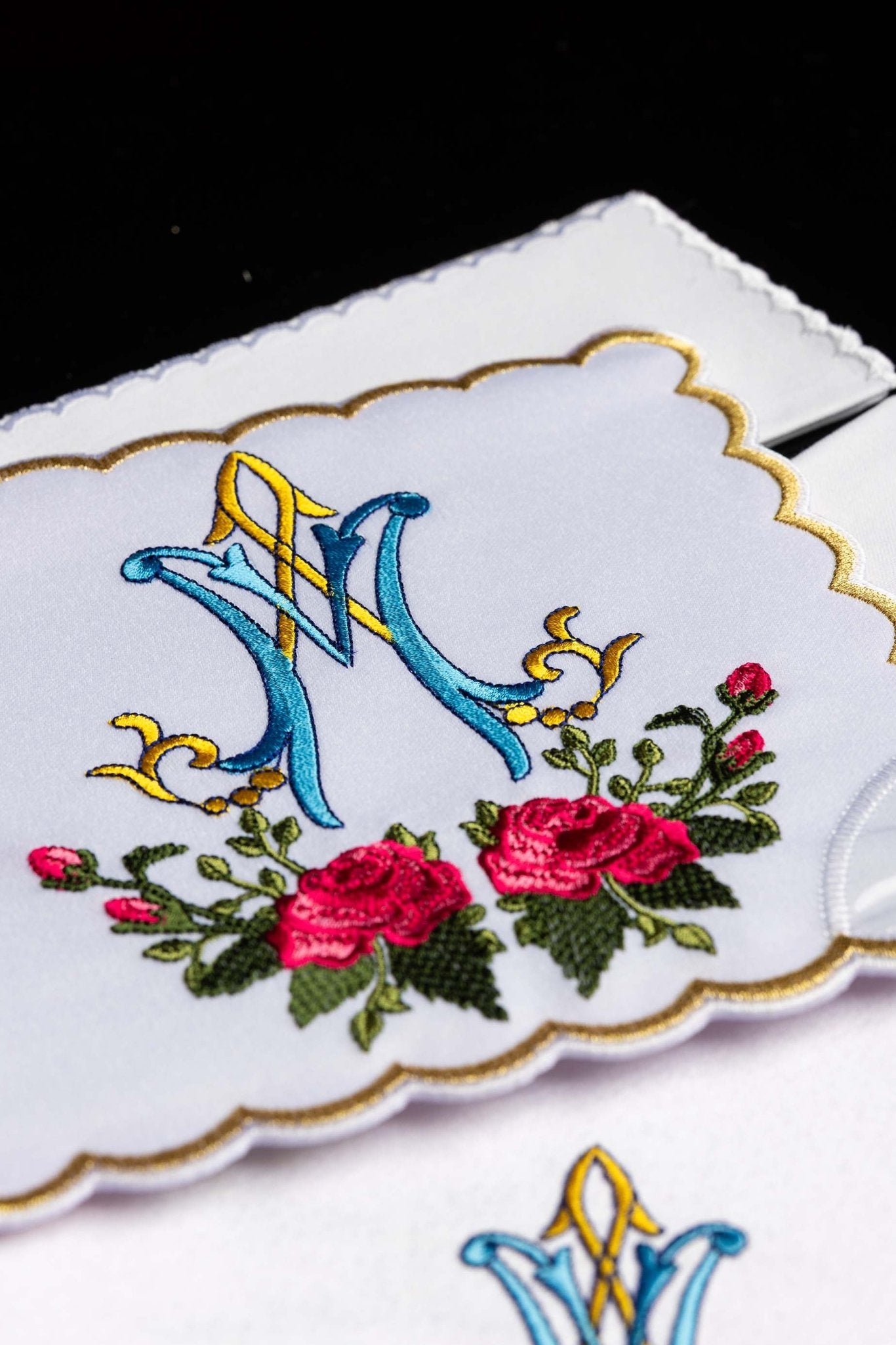 Servicio de altar con bordado Mariano colorido KK/078 - CASULLAS.ES