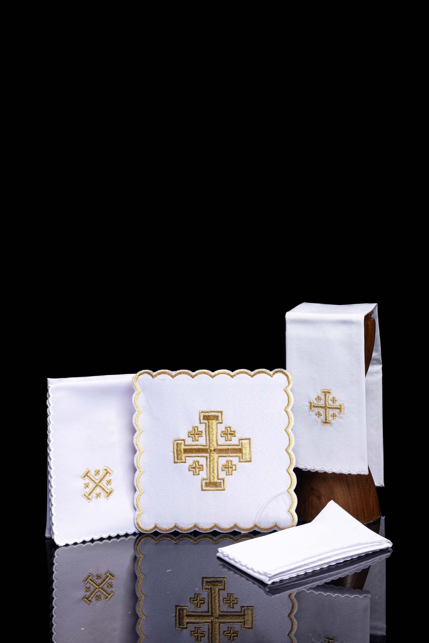 Servicio de altar con Cruz de Jerusalén bordada KK/030/04 - CASULLAS.ES