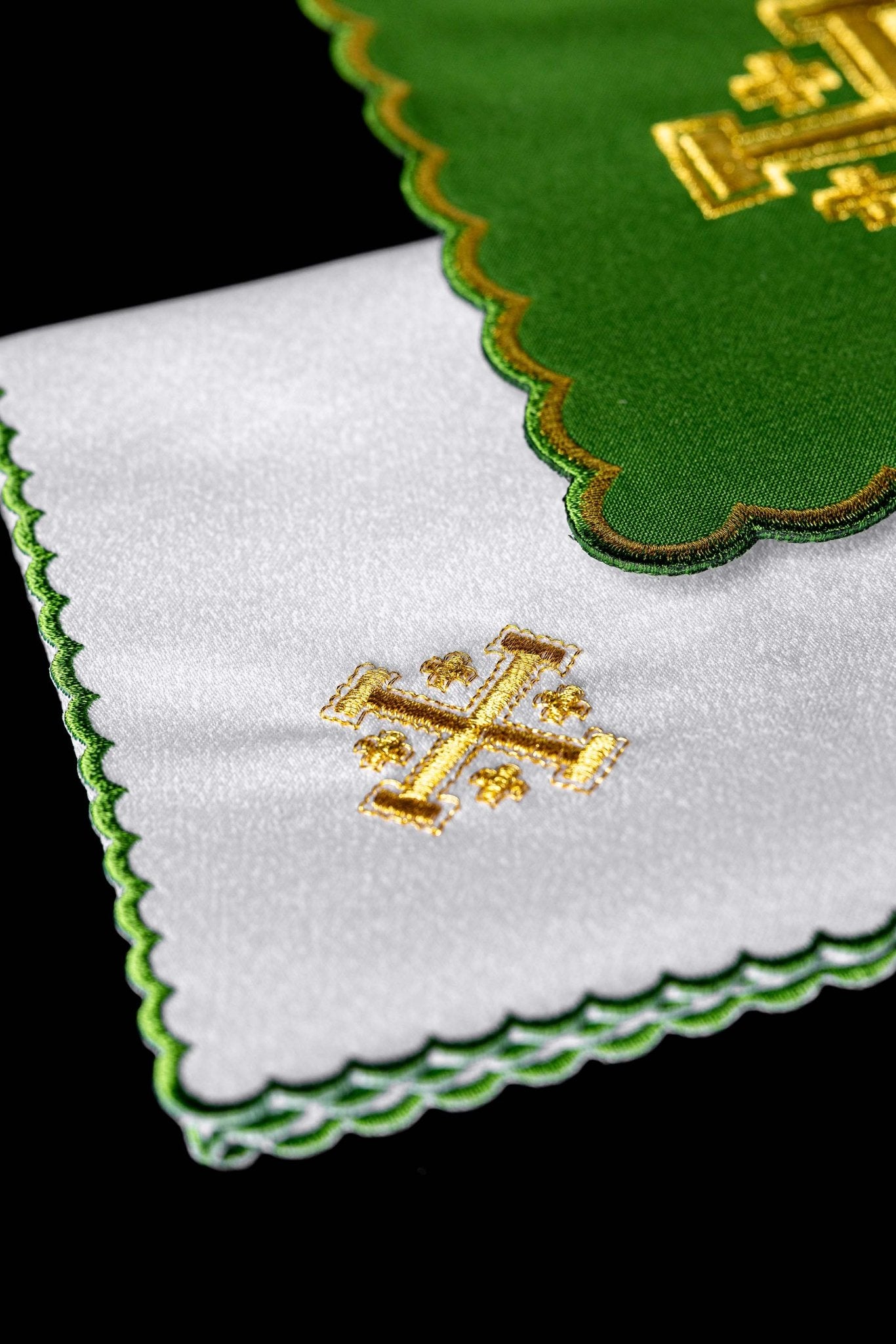 Servicio de altar Cruz de Jerusalén bordada verde KK/030/01 - CASULLAS.ES
