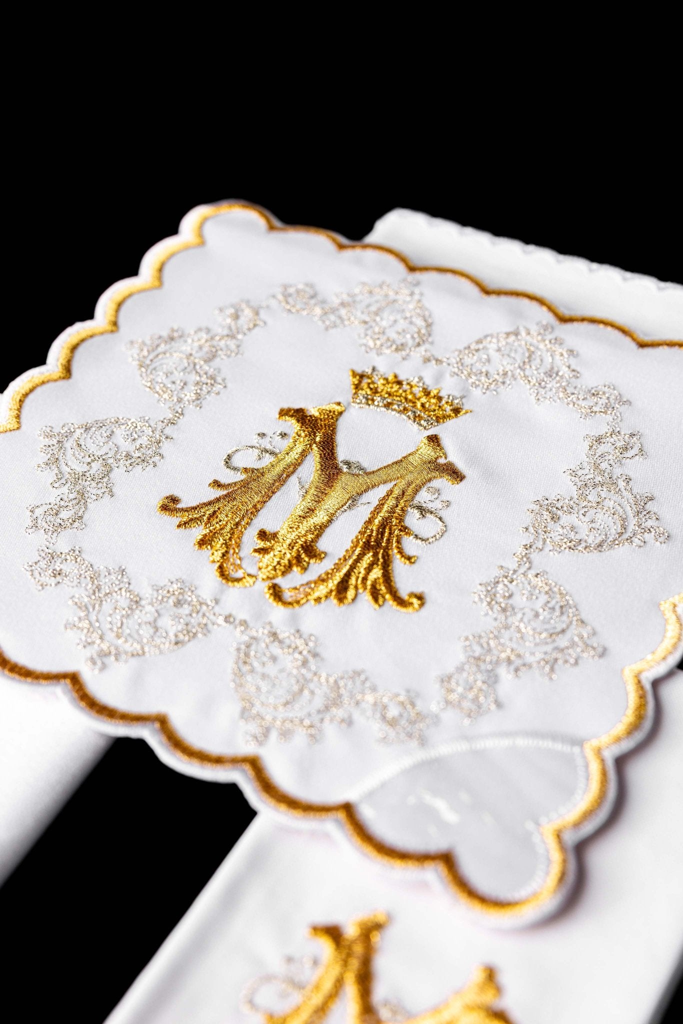 Servicio de altar dorado con bordado mariano KK/160 - CASULLAS.ES