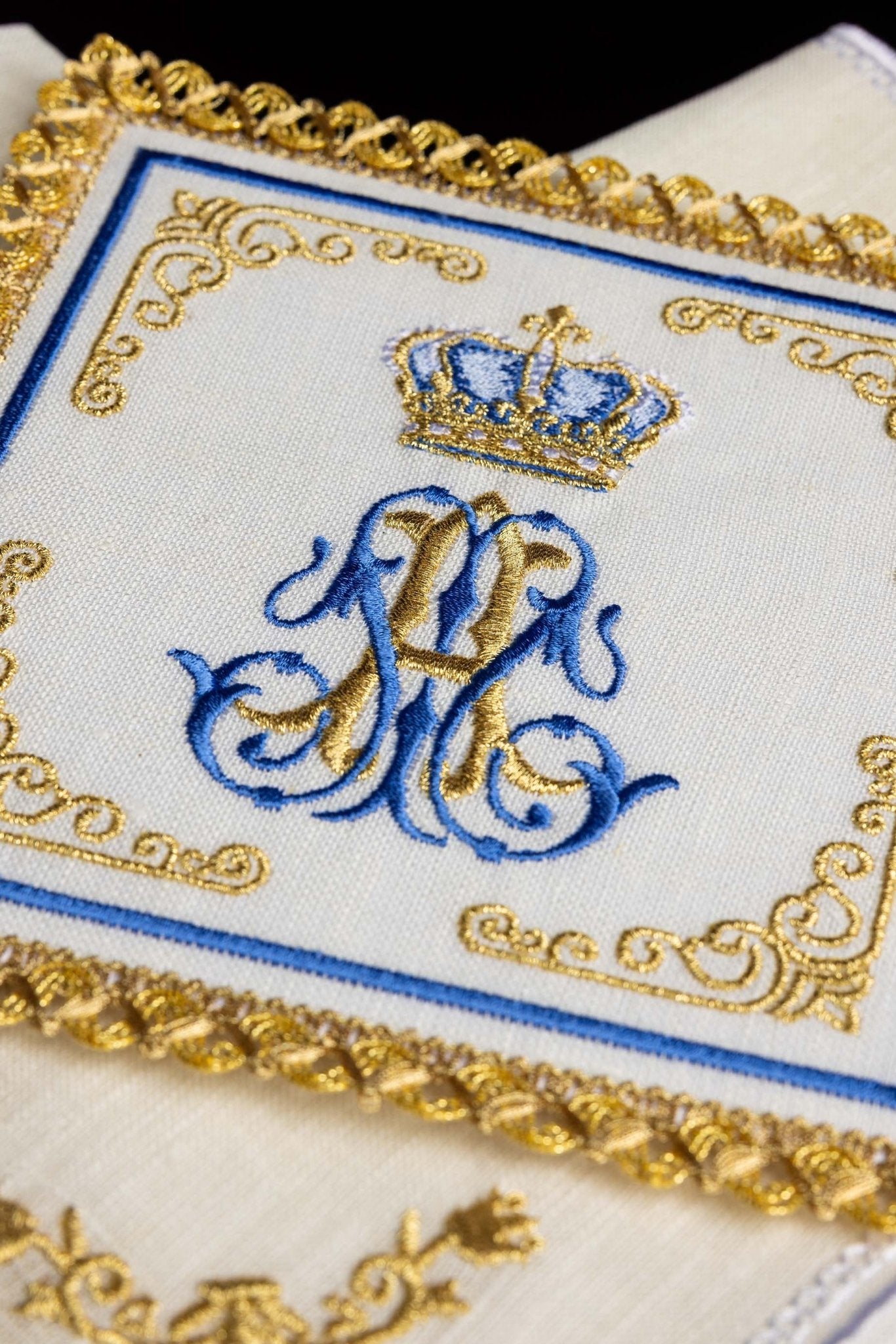 Servicio de altar lino con motivo mariano S-5017 - CASULLAS.ES