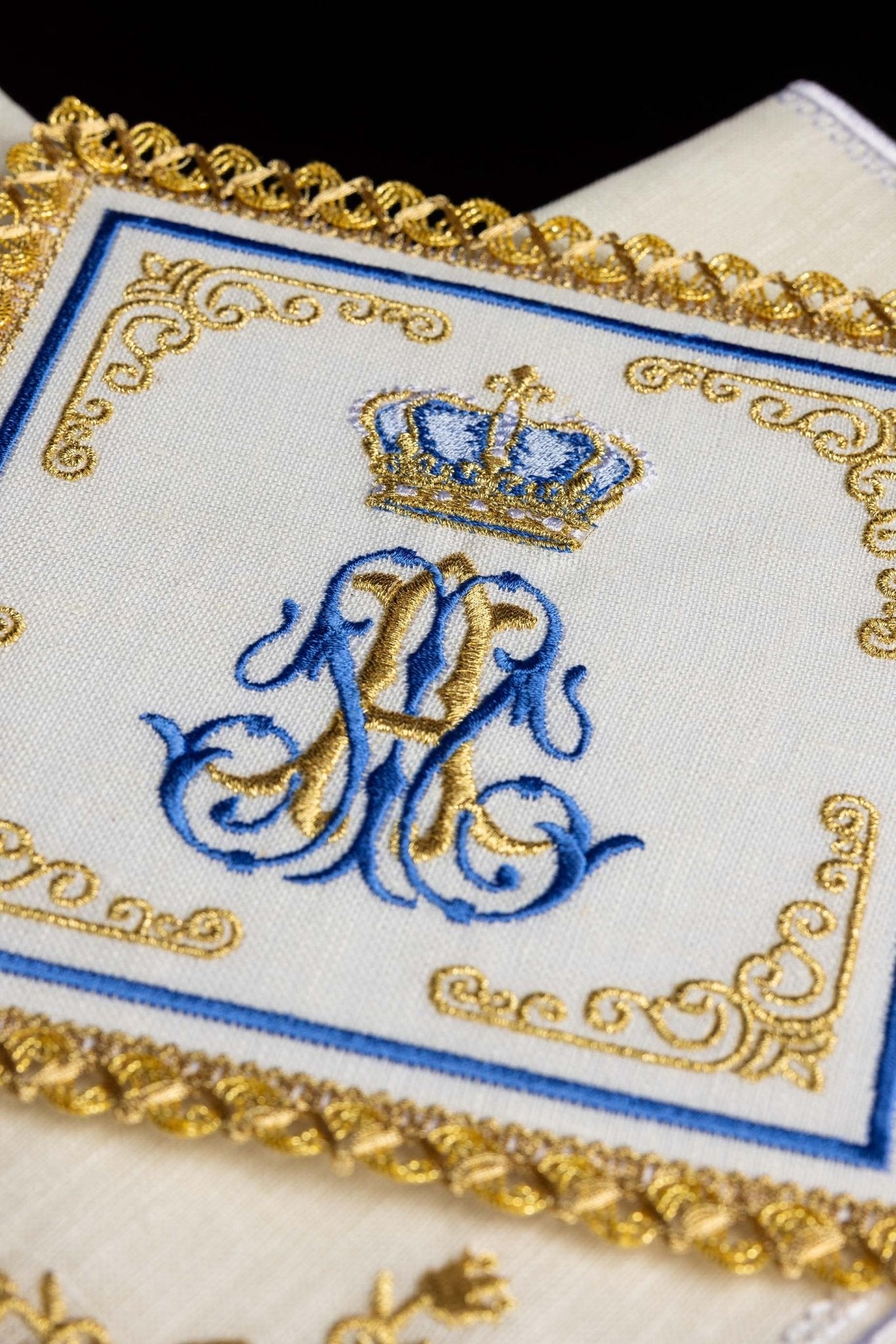 Servicio de altar lino con motivo mariano S-5017 - CASULLAS.ES