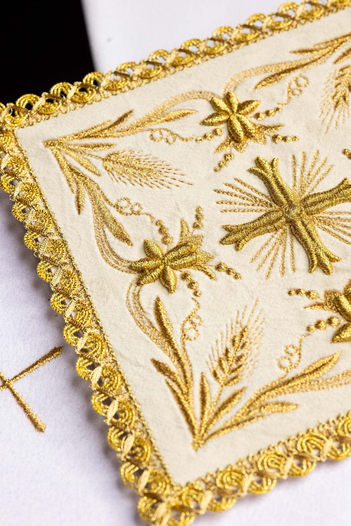 Servicio de altar terciopelo bordado marfil KK/5001/C2 - CASULLAS.ES